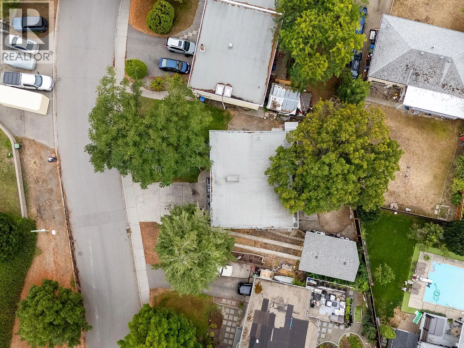 1050 Pinecrest Lane