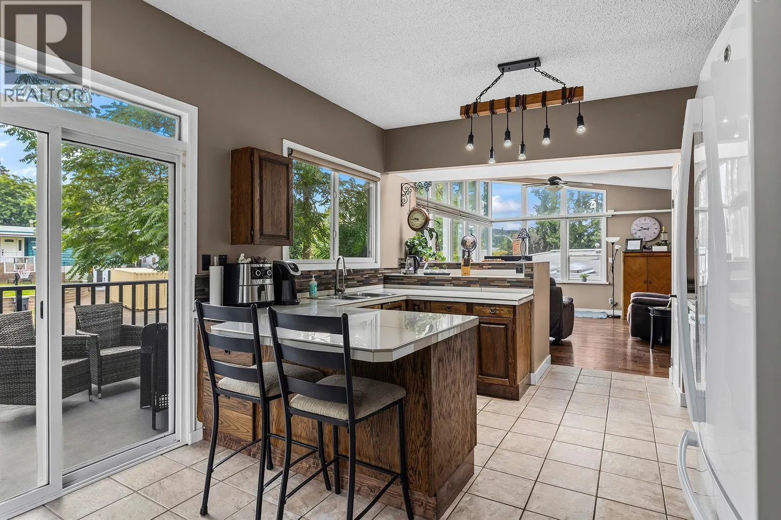 1050 Pinecrest Lane