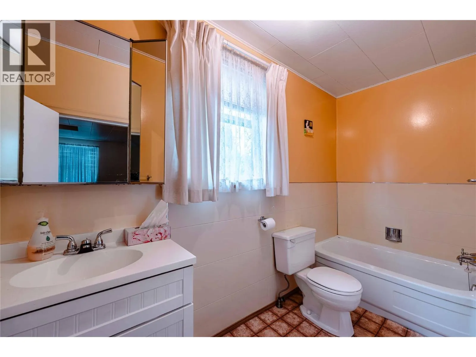 514 Fourth Street E
