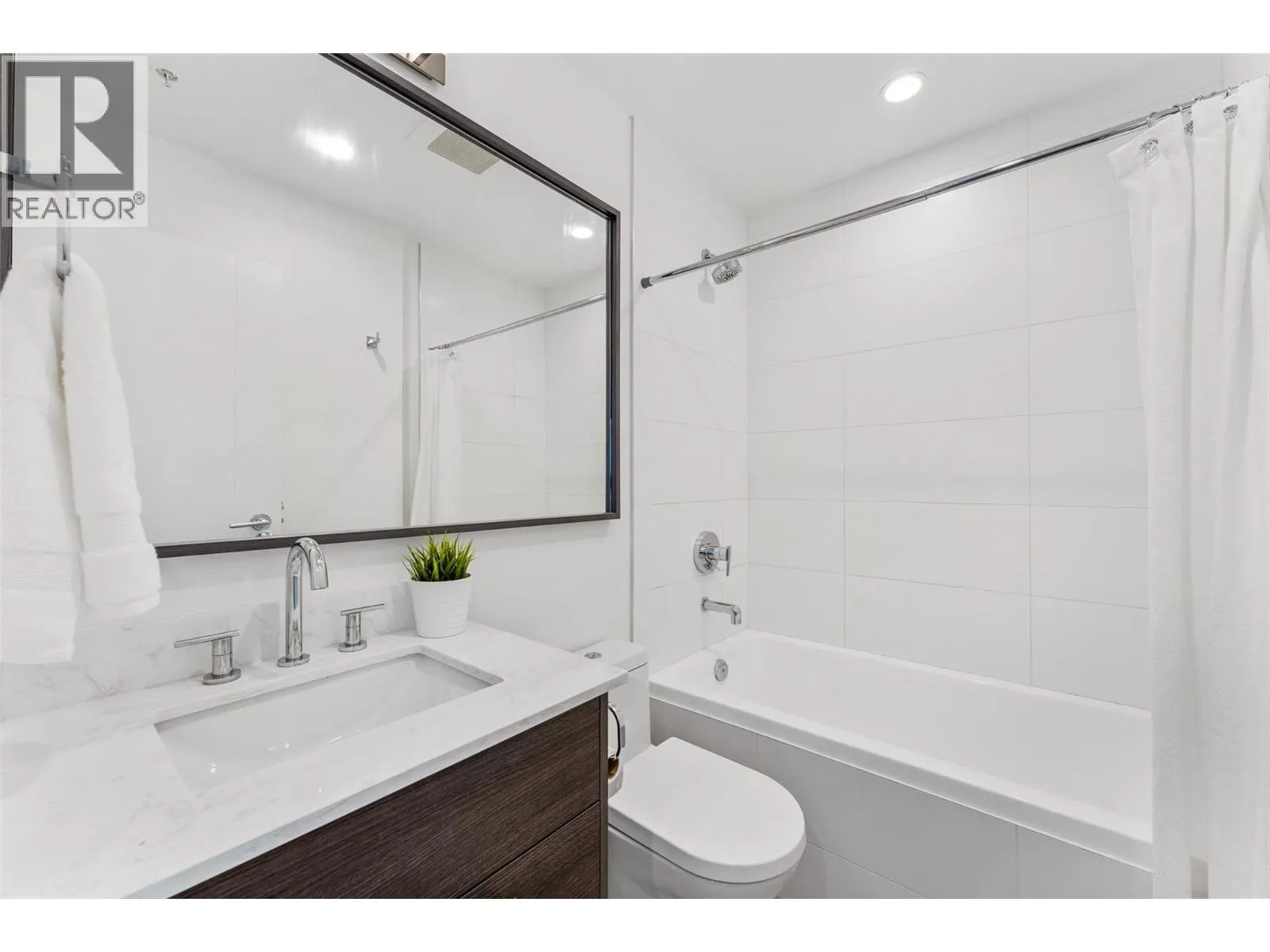 1181 Sunset Drive Unit# 807