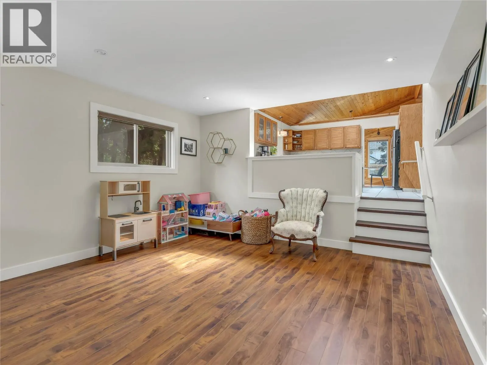 157 ADAMS Crescent