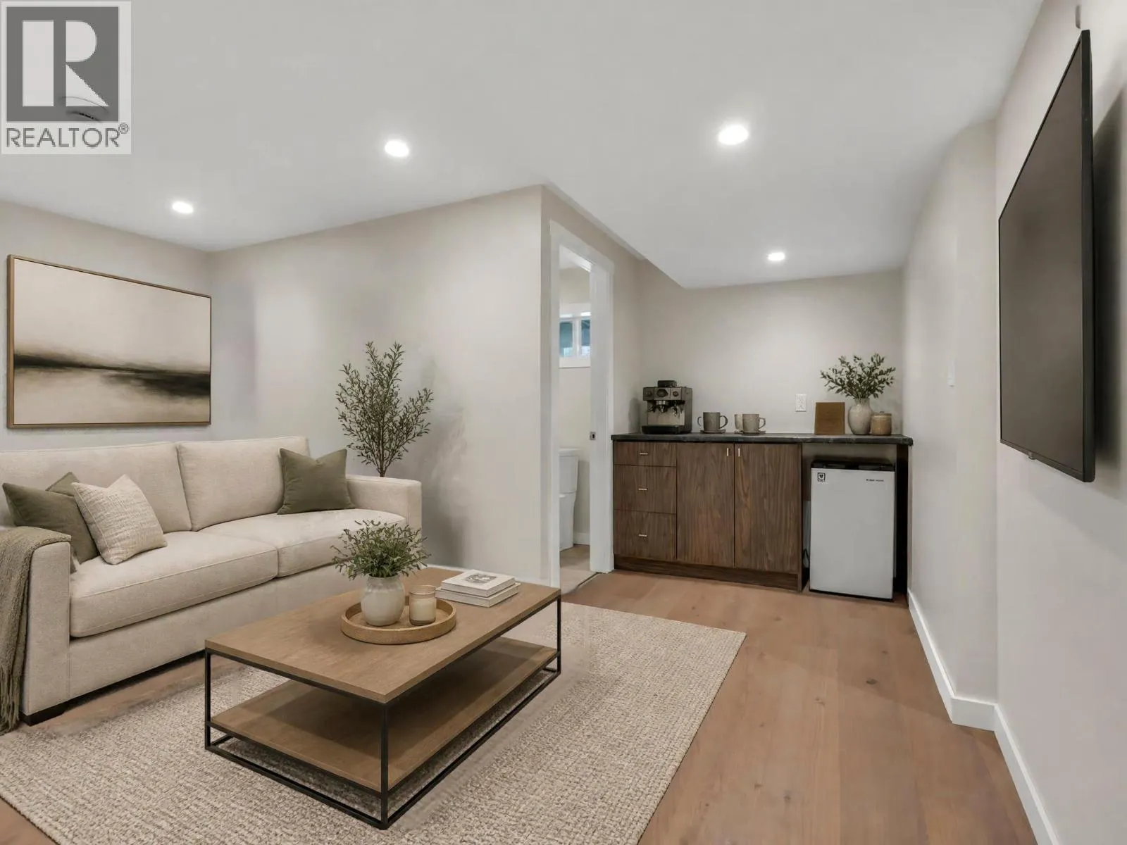 157 ADAMS Crescent