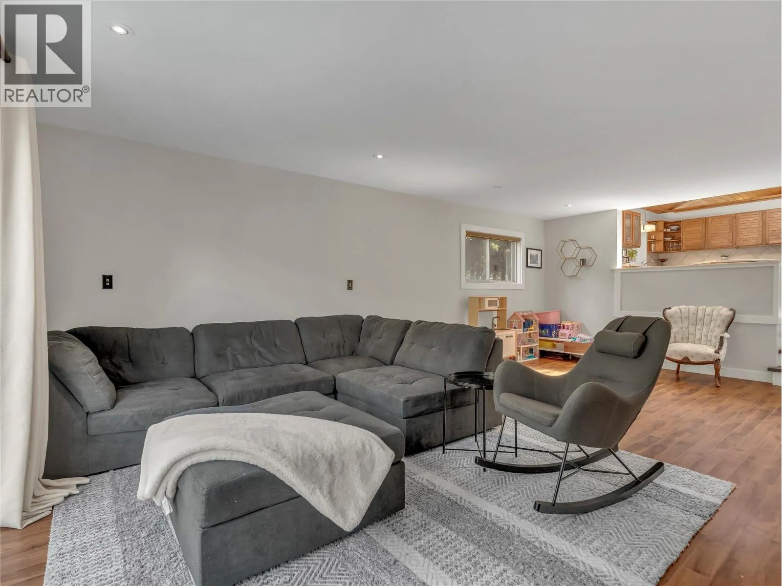 157 ADAMS Crescent