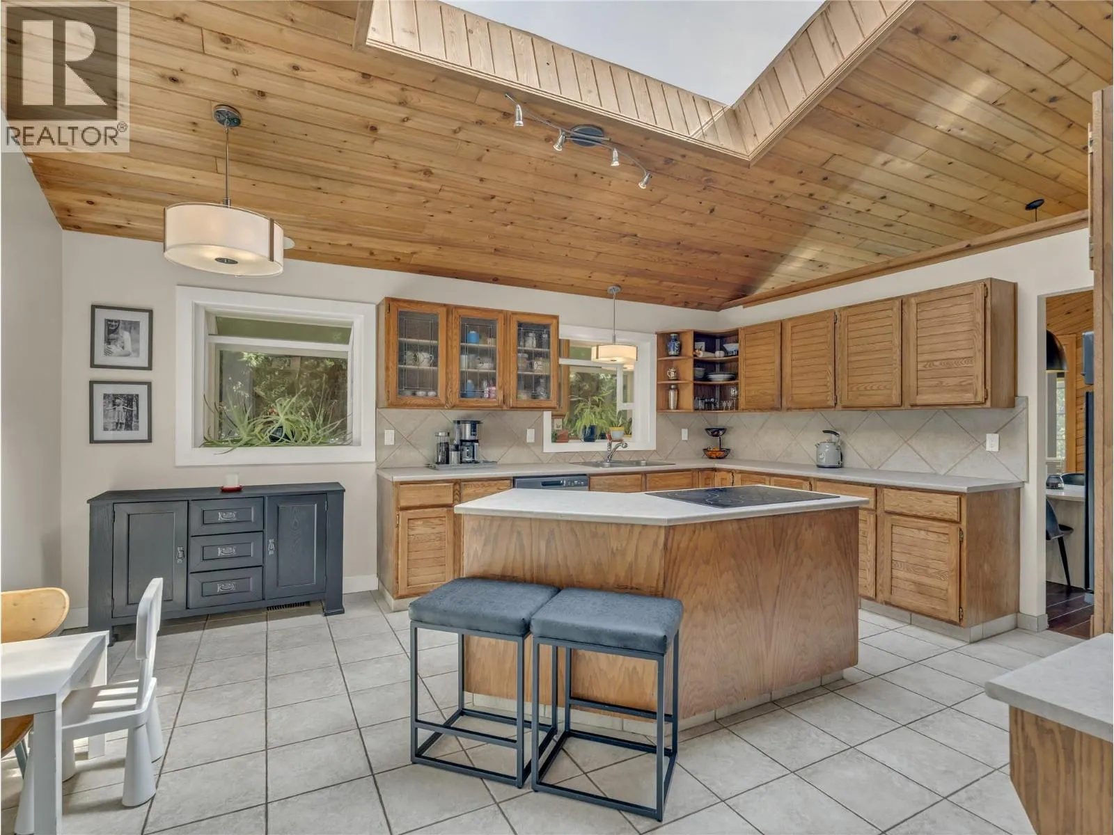 157 ADAMS Crescent