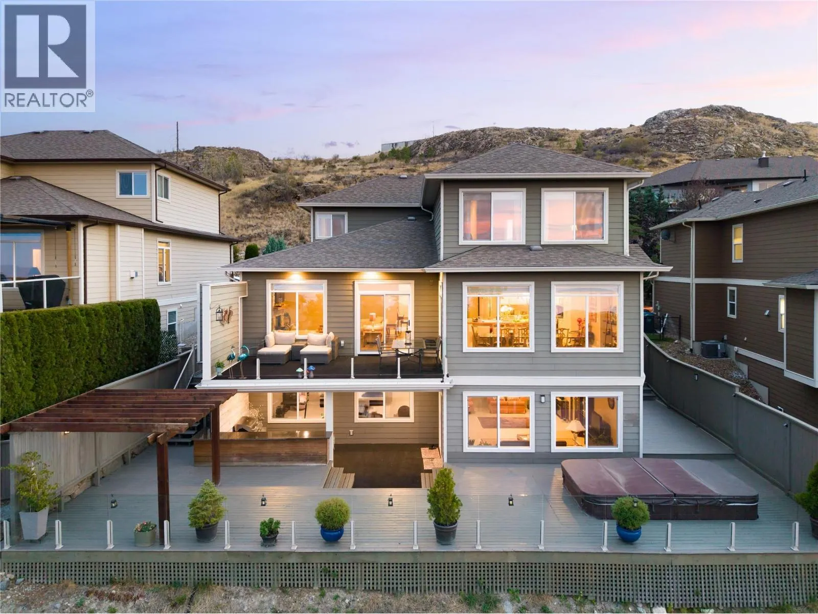 856 Hewetson Avenue