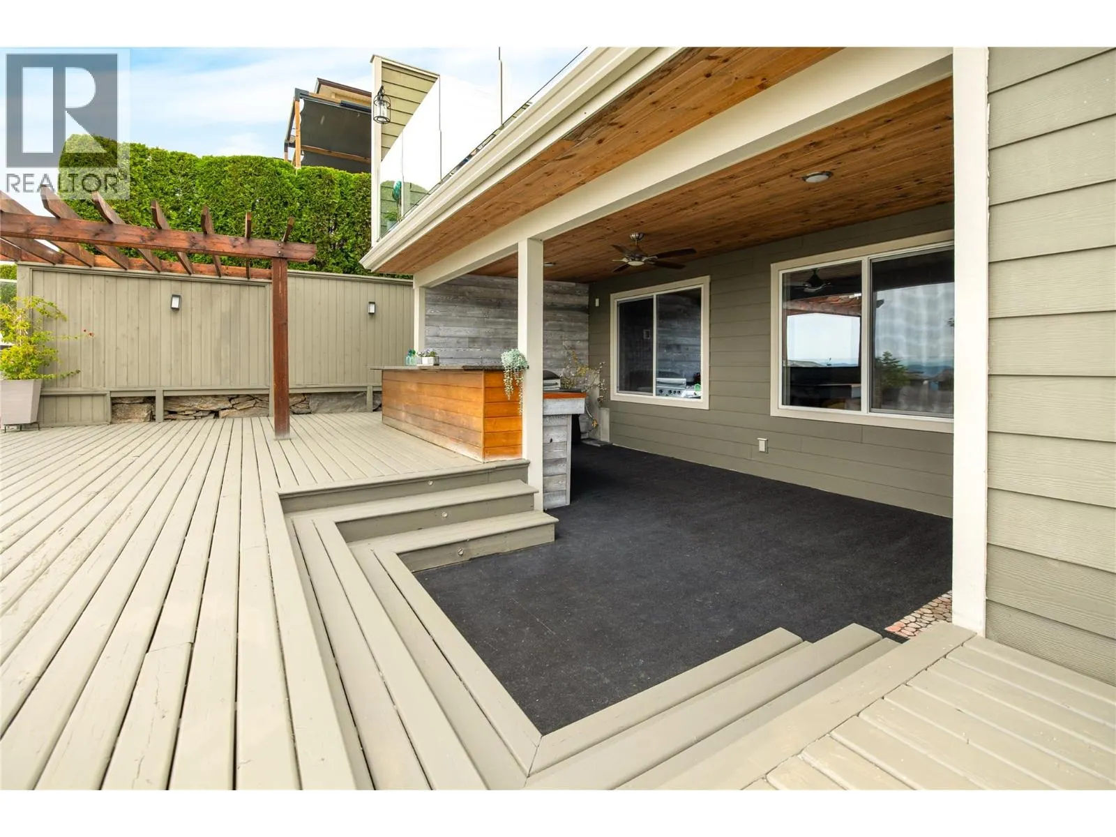 856 Hewetson Avenue