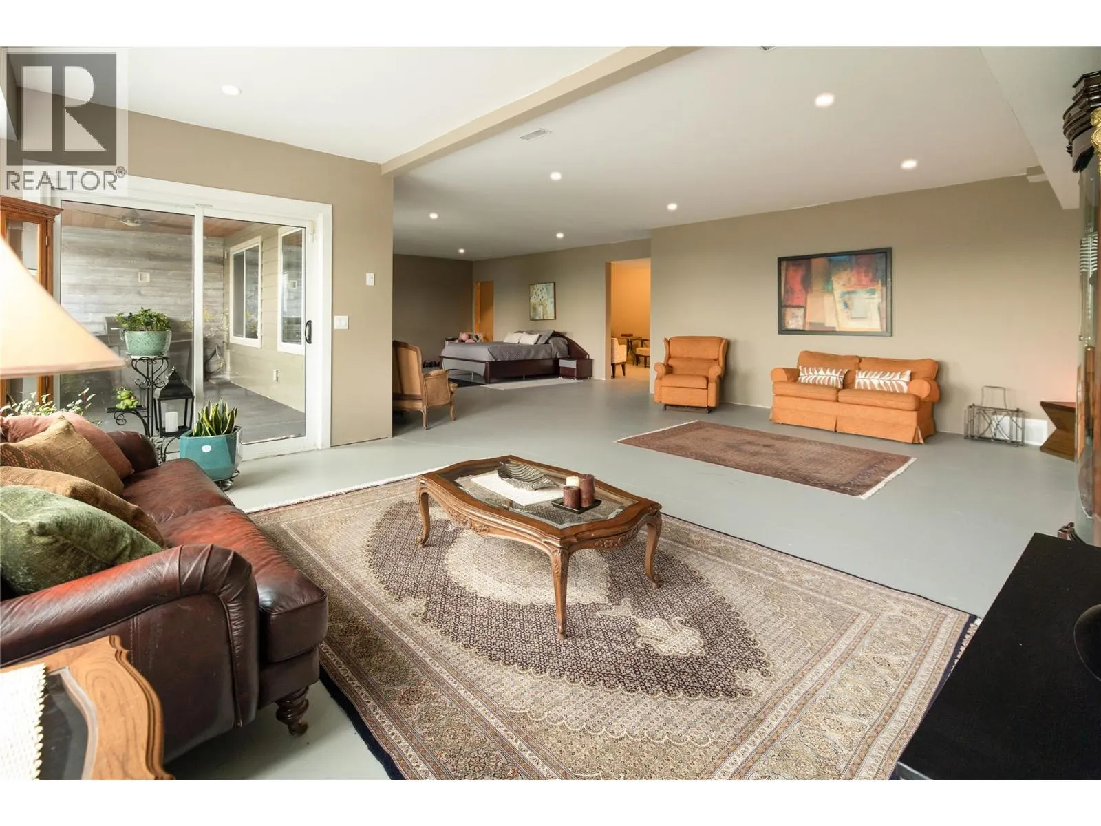 856 Hewetson Avenue