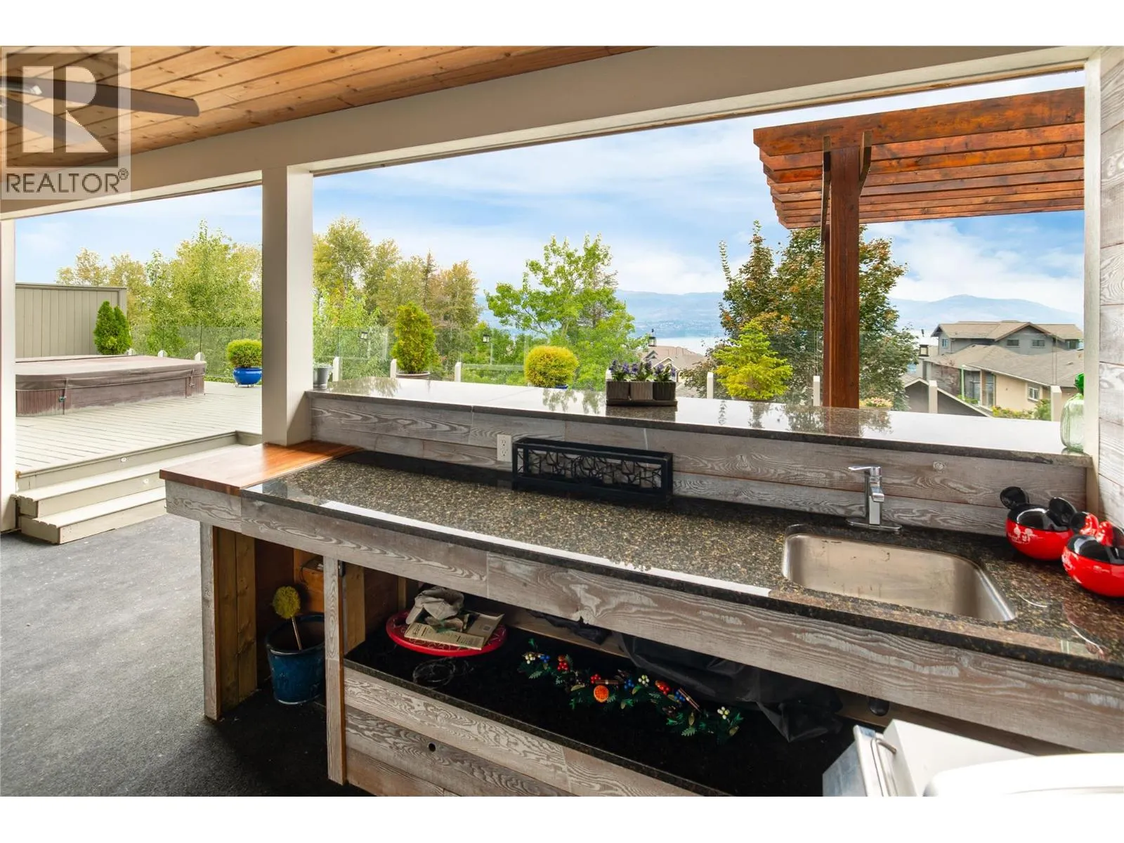 856 Hewetson Avenue