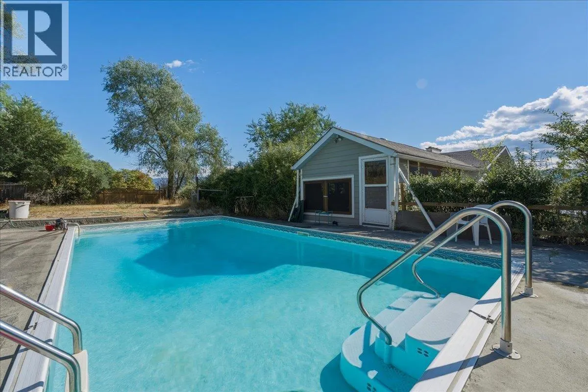 8404 Lakeview Drive
