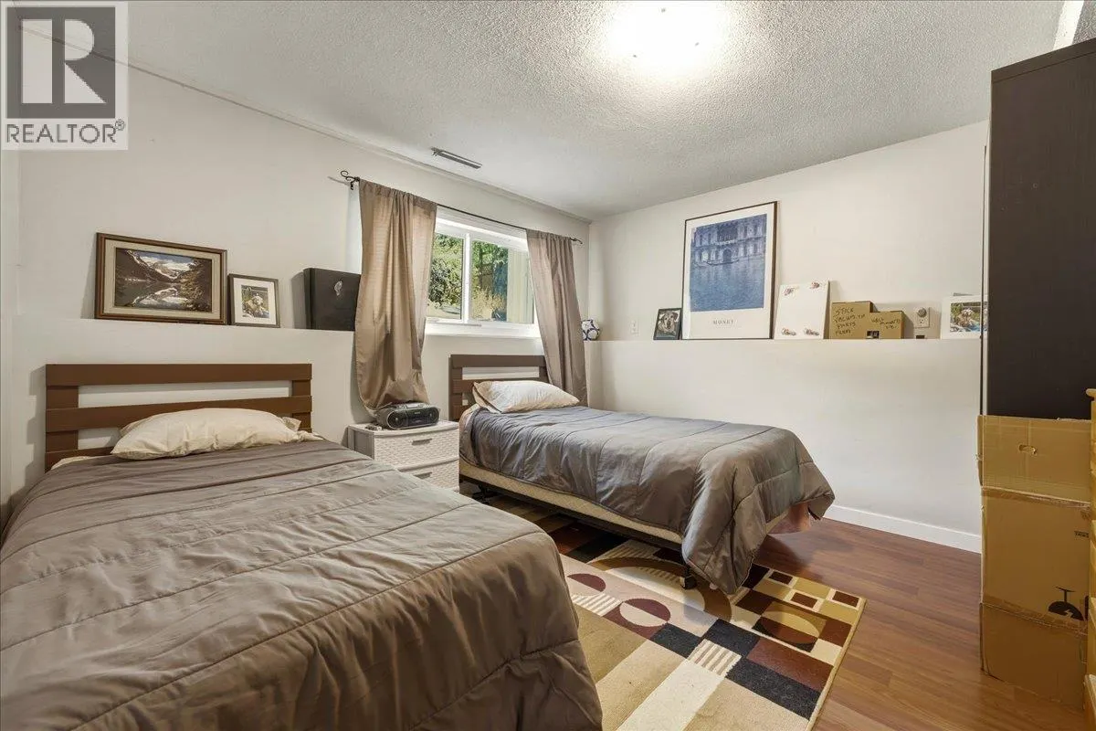 8404 Lakeview Drive