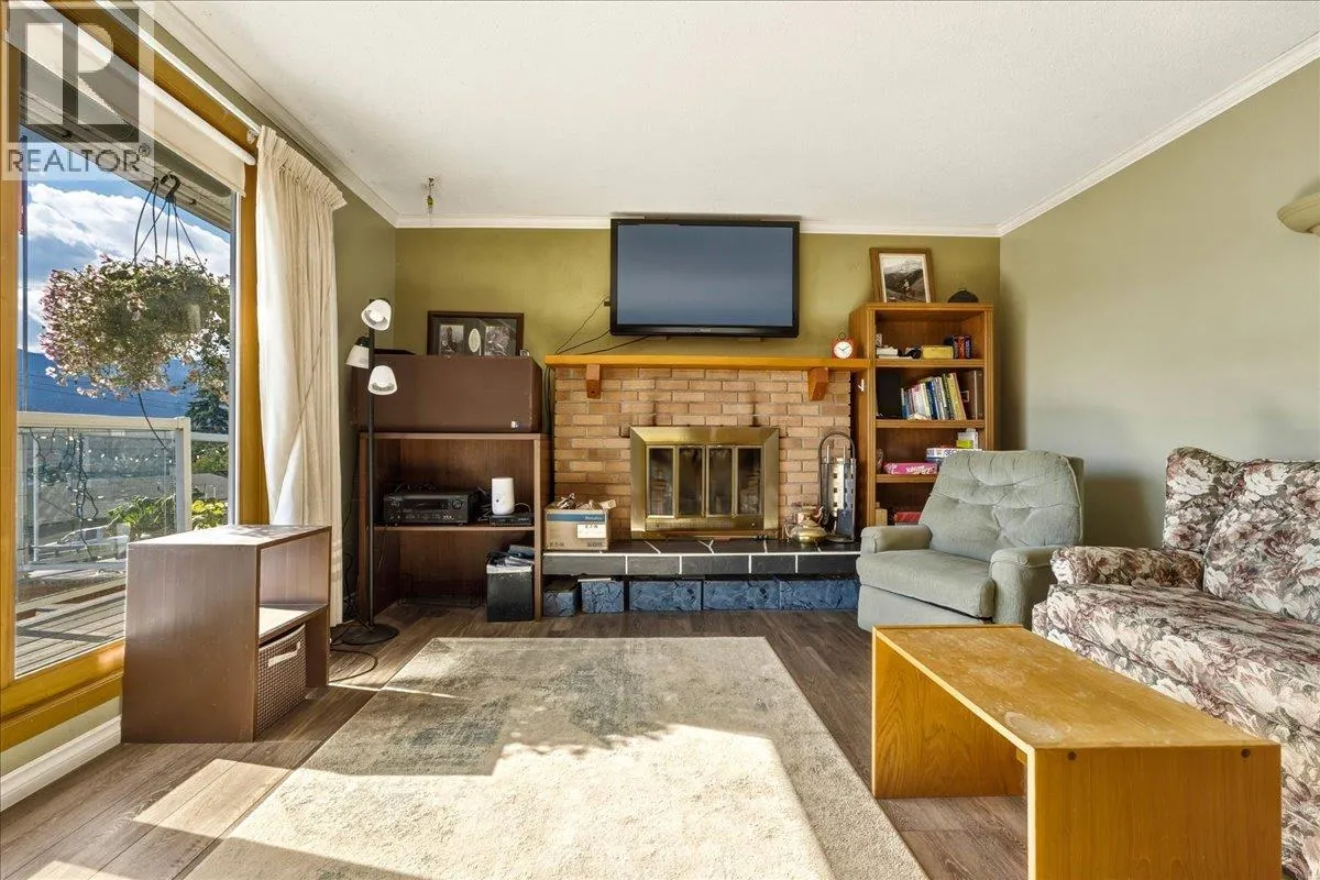 8404 Lakeview Drive