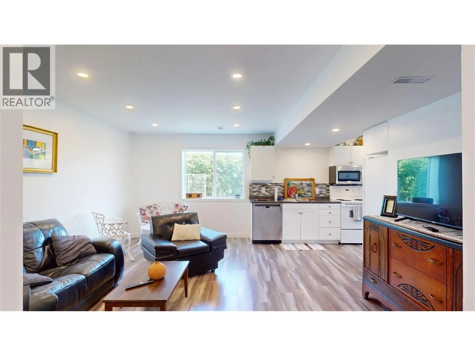 6160 Davies Crescent