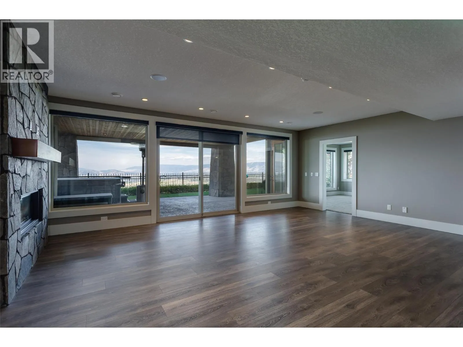1002 Hewetson Avenue