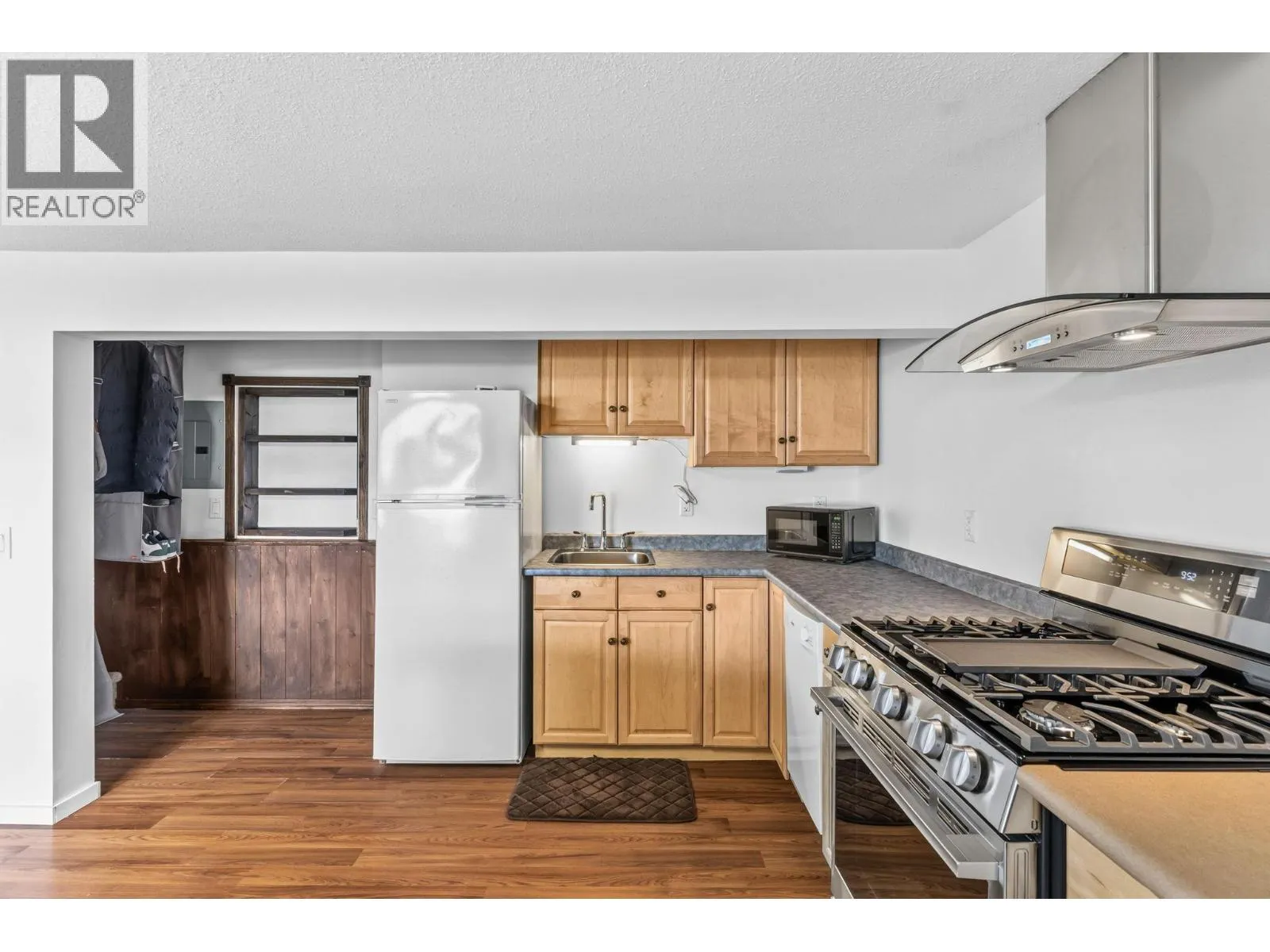 1108 Menu Road