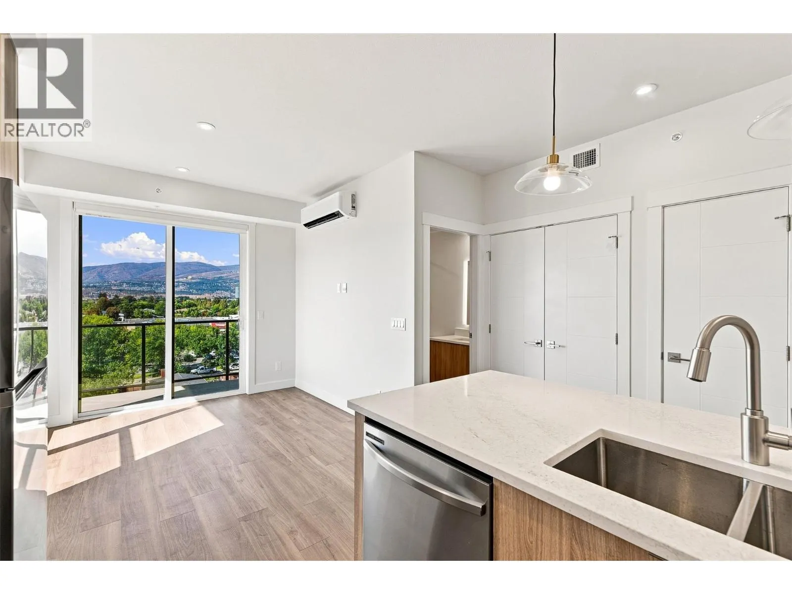 1280 Sutherland Avenue Unit# 602
