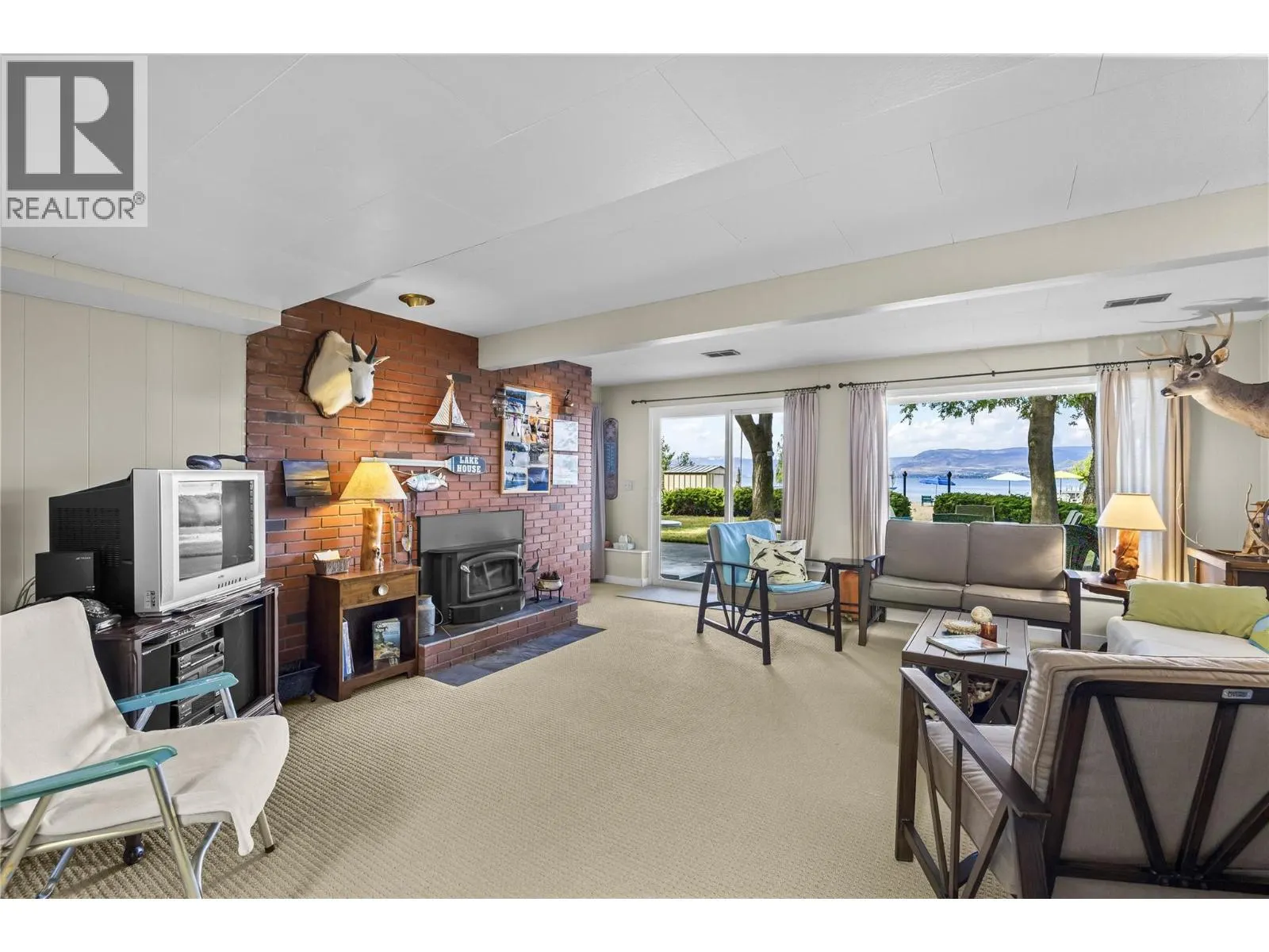 4088 Lakeshore Road
