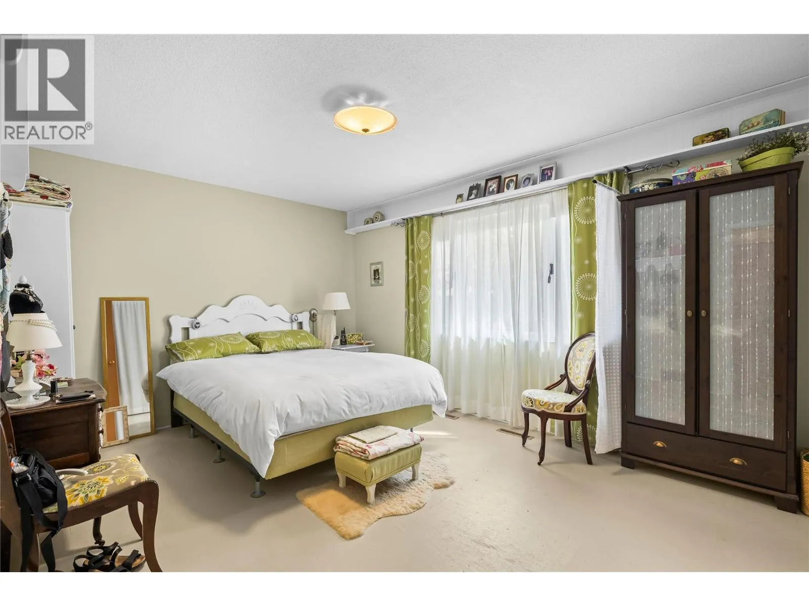 4088 Lakeshore Road