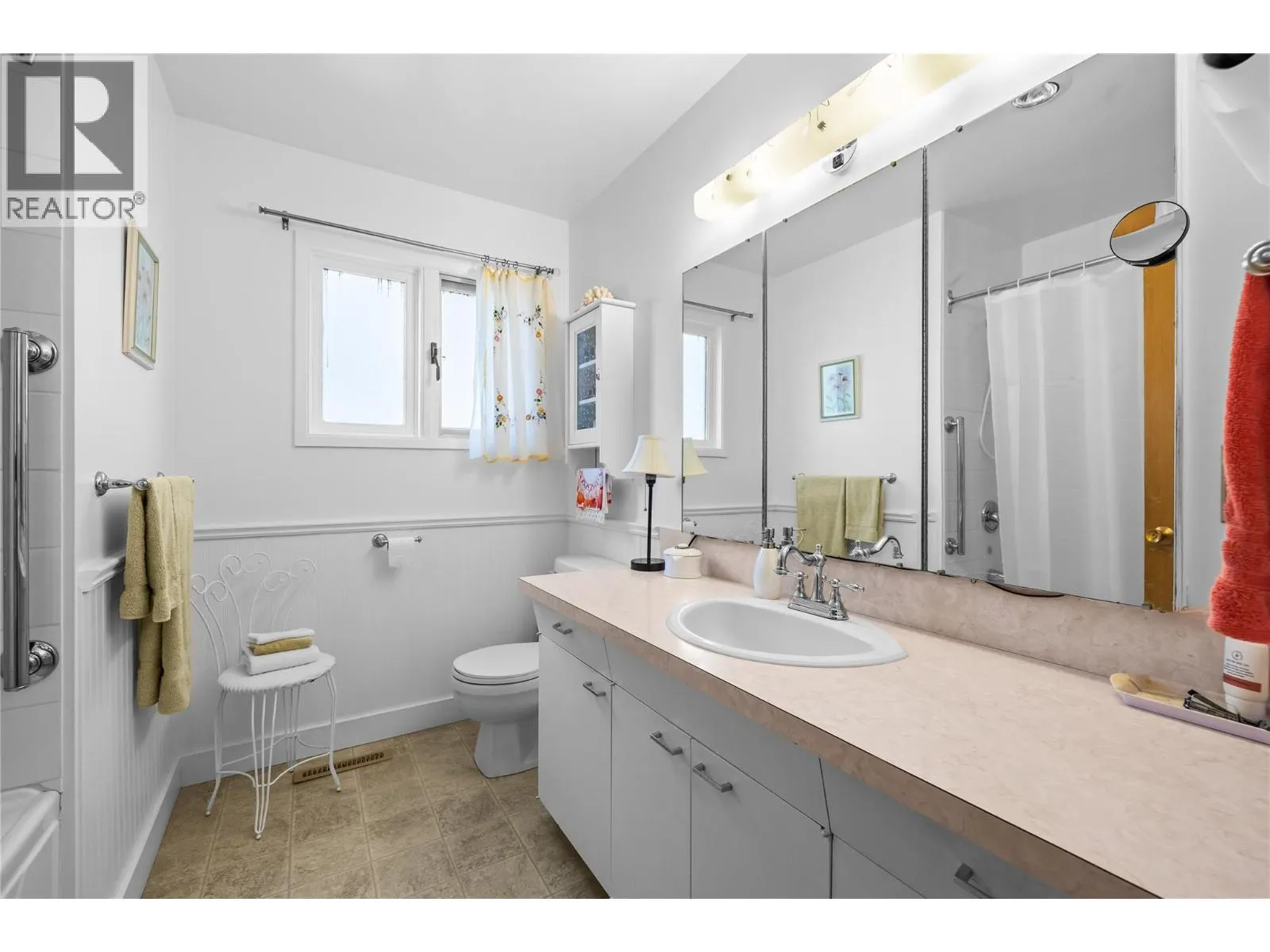 4088 Lakeshore Road