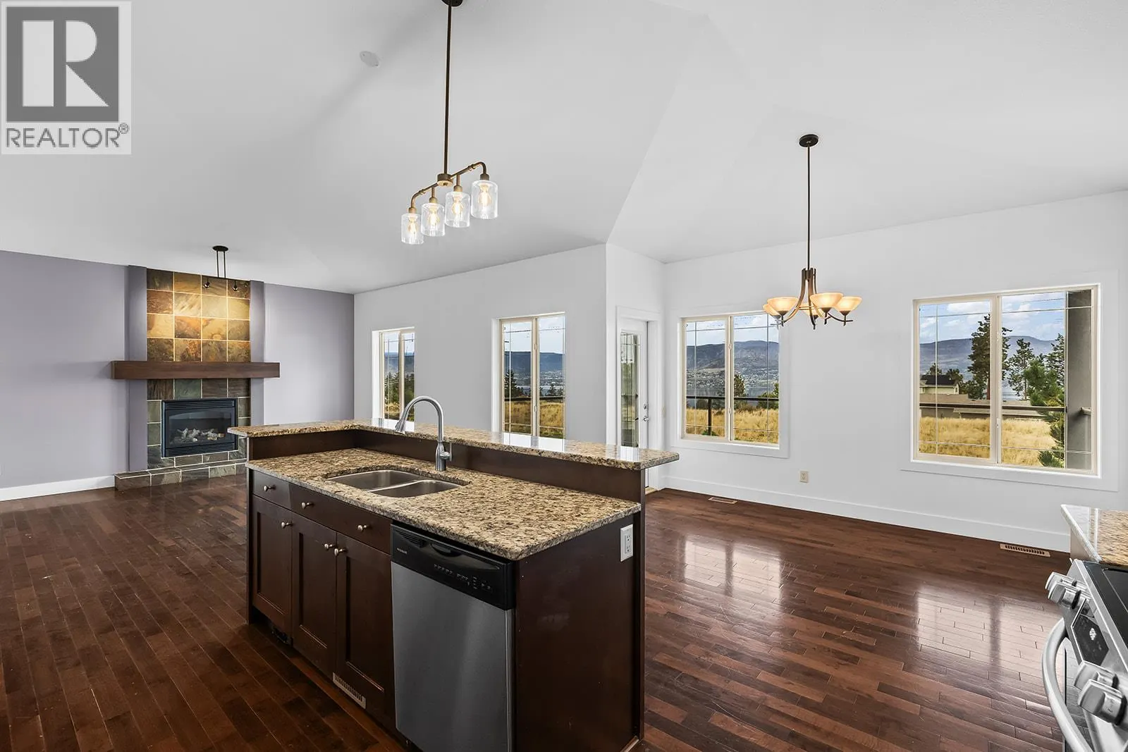 541 Quartz Crescent