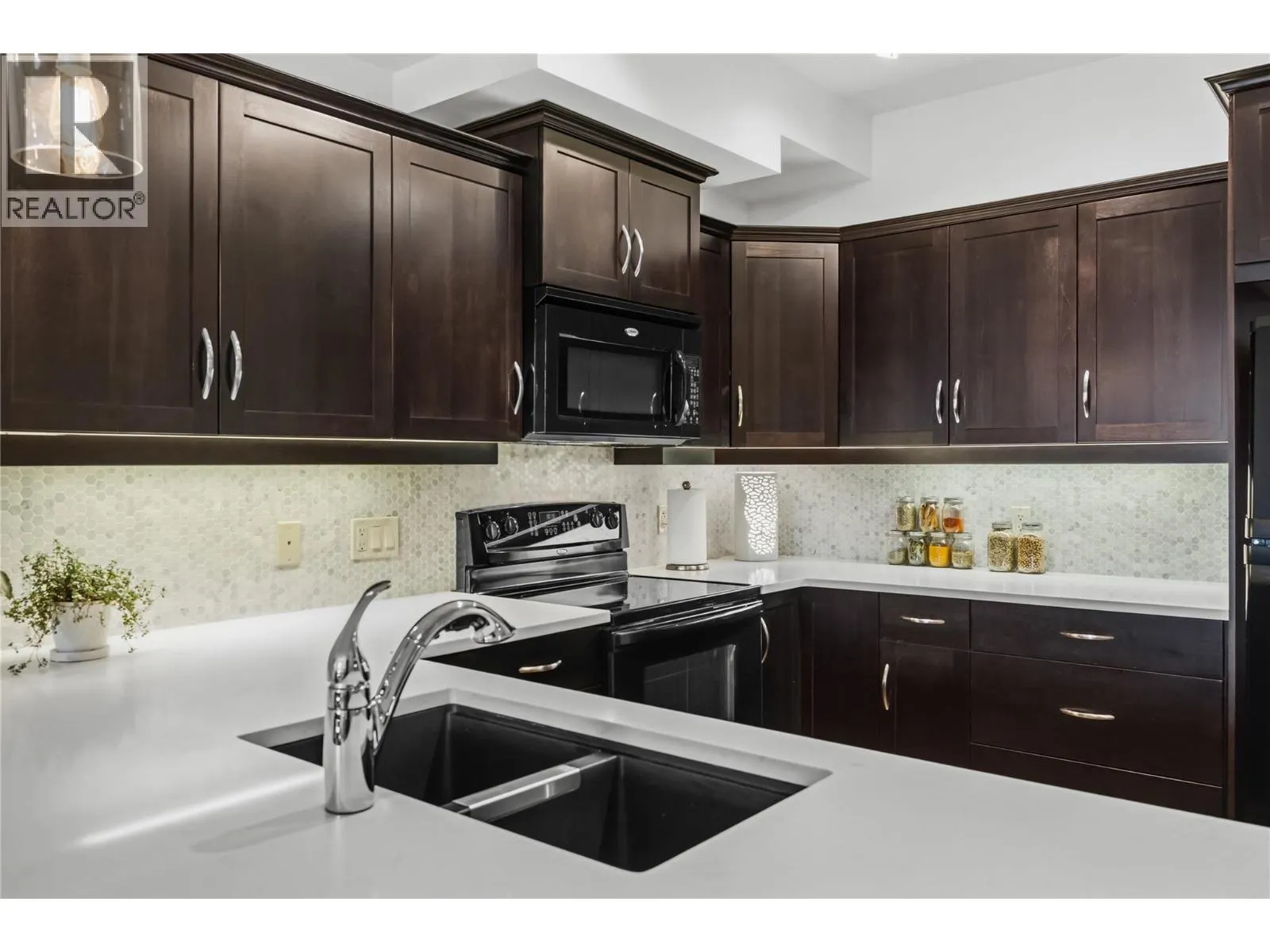 3735 Casorso Road Unit# 110