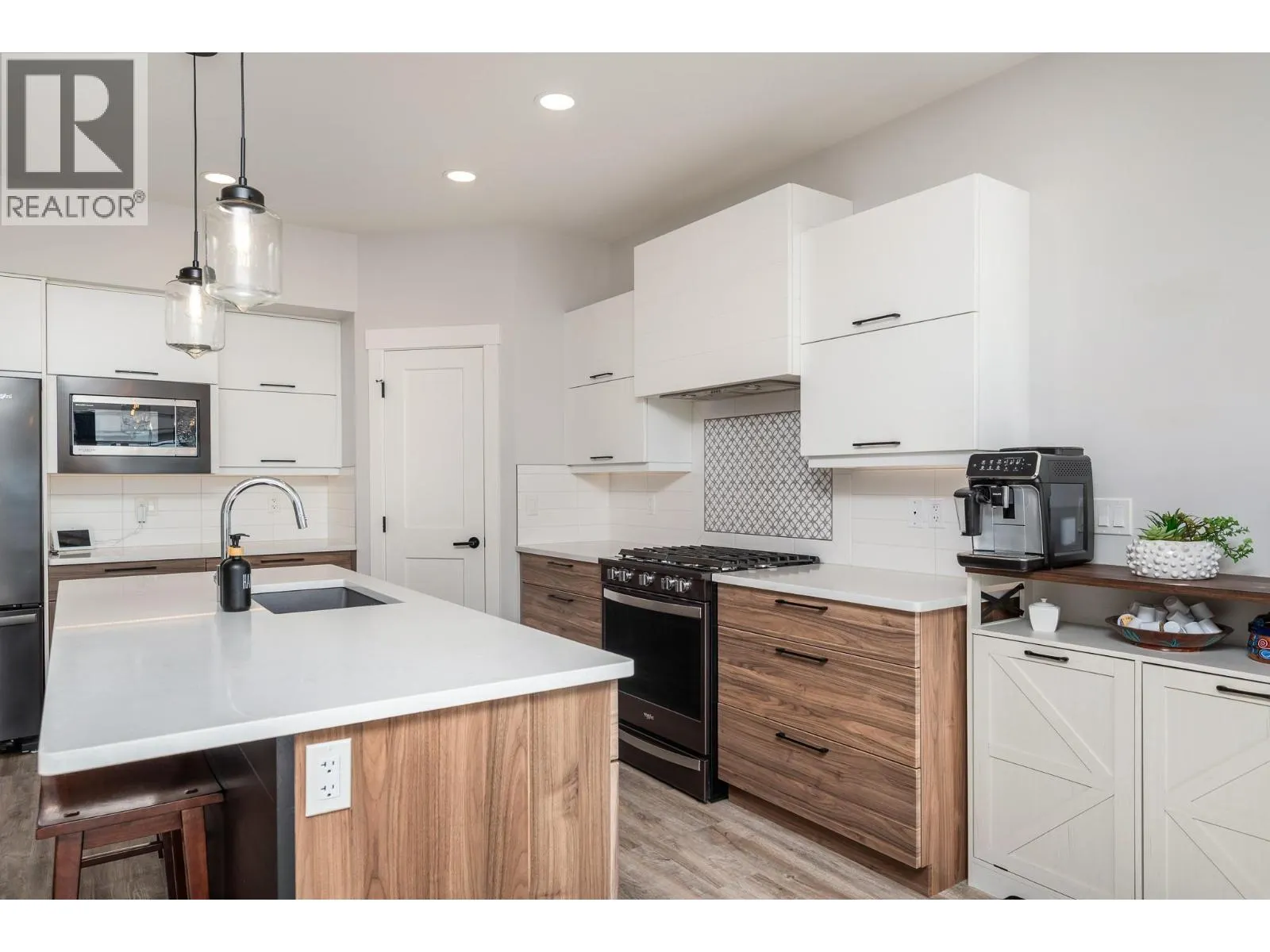 5112 Turtle Pond Court