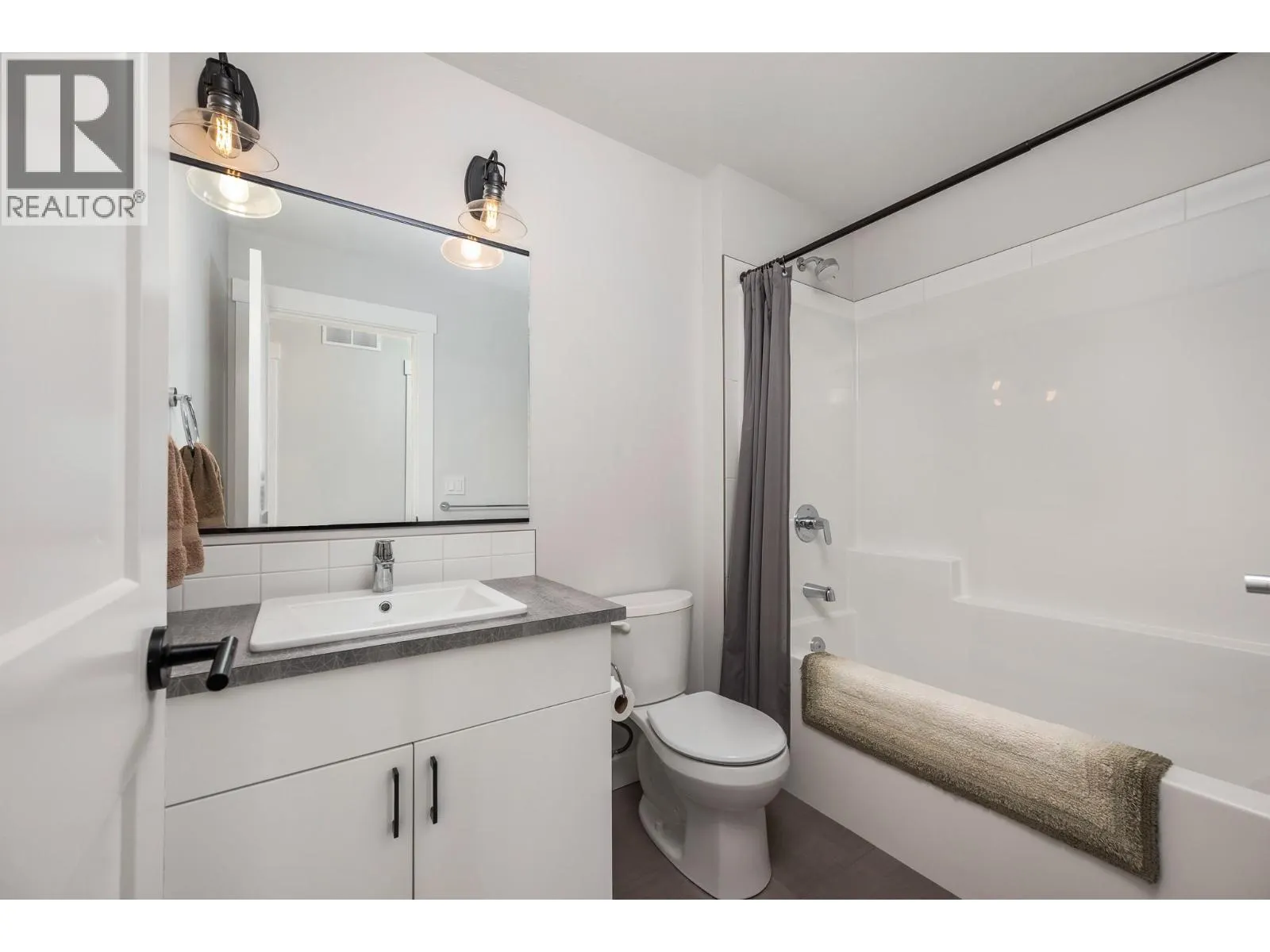 5112 Turtle Pond Court