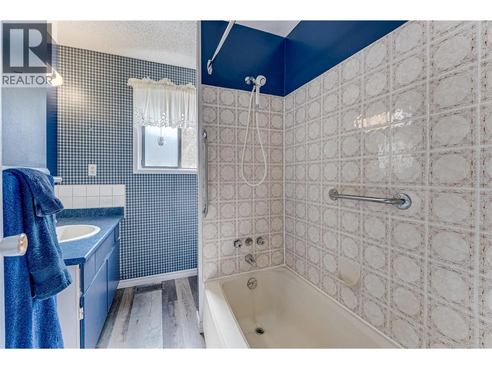 3275 Upper McLeod Road
