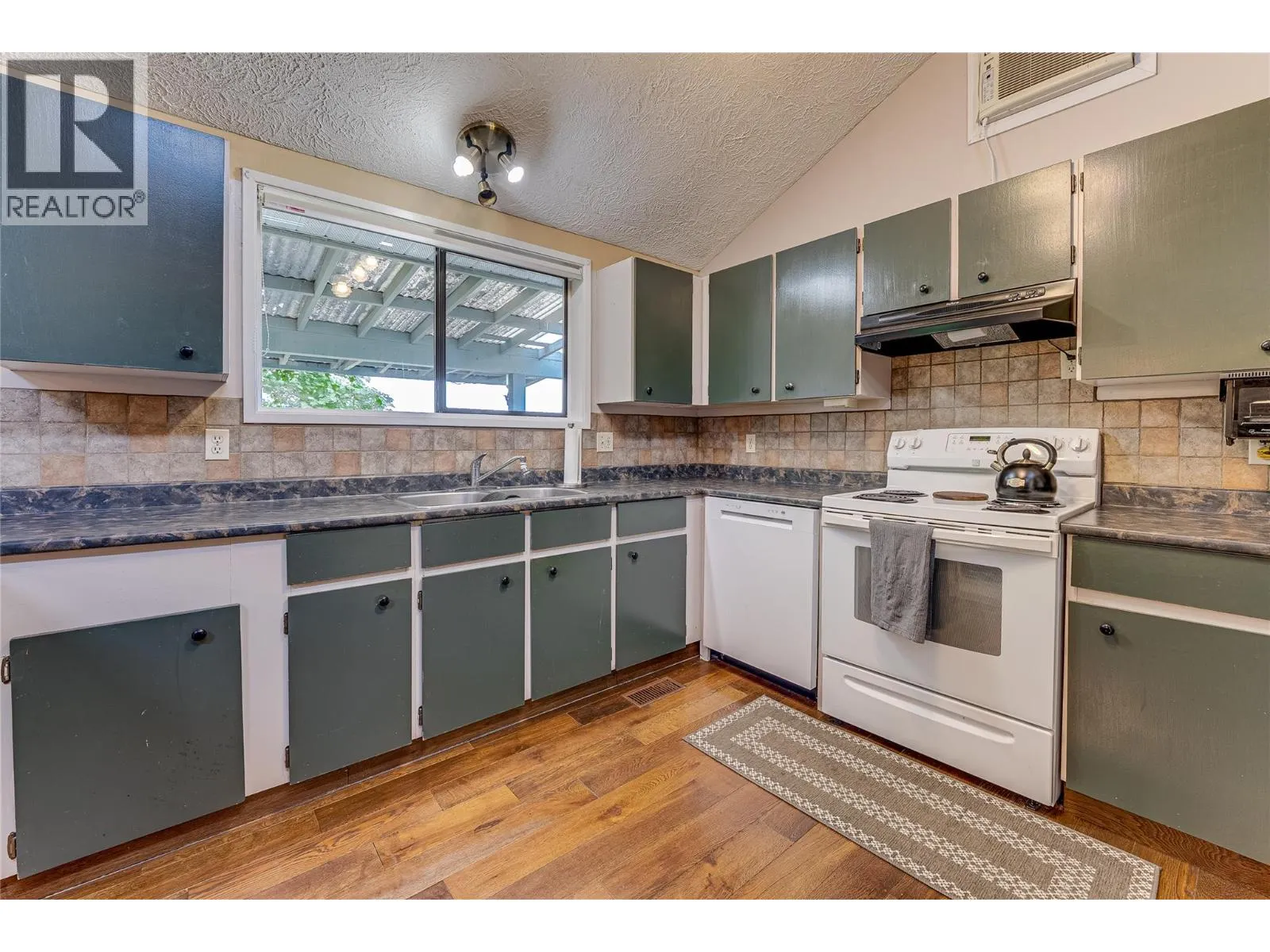 3275 Upper McLeod Road
