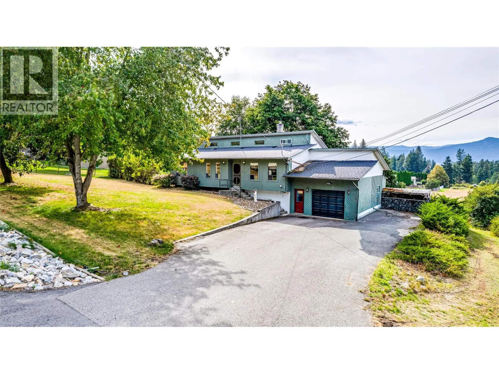 3275 Upper McLeod Road