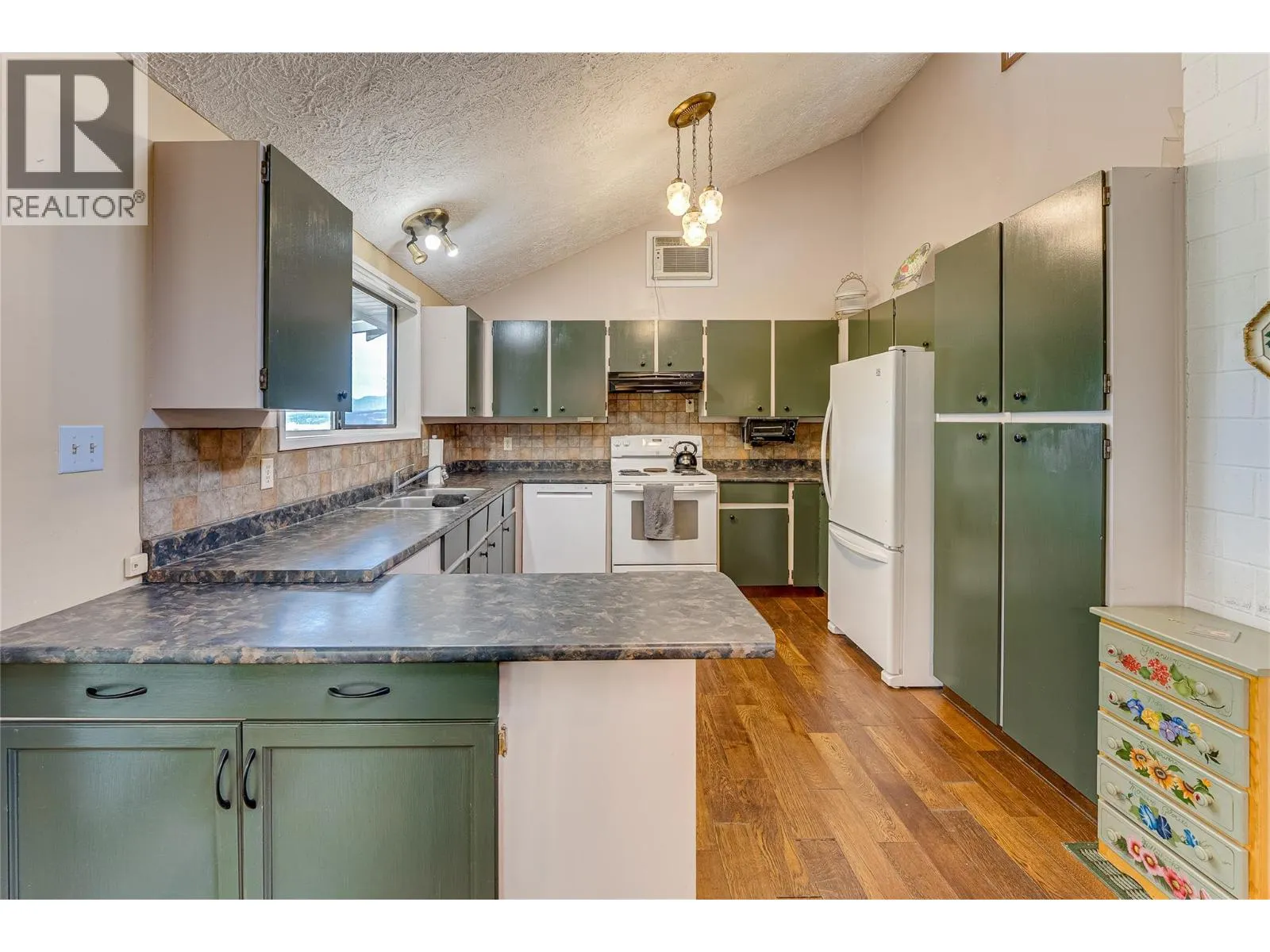 3275 Upper McLeod Road