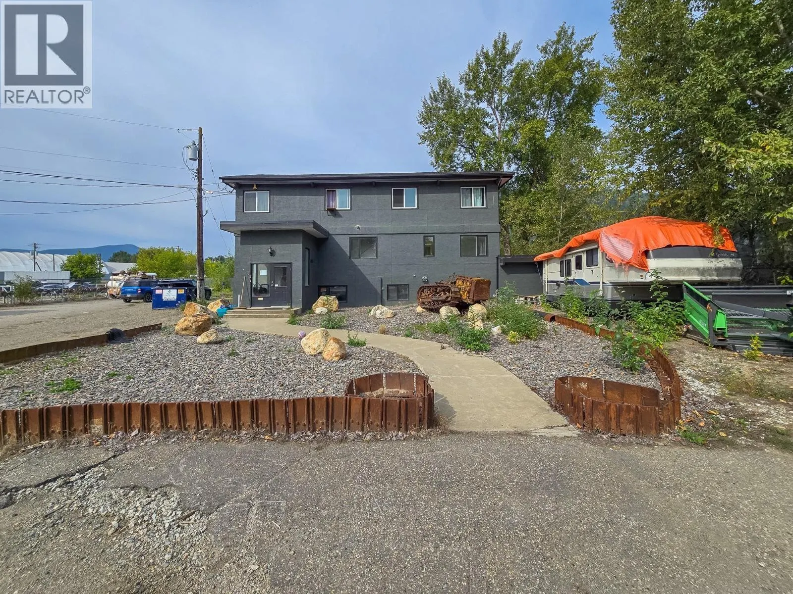 1660 Shuswap Avenue