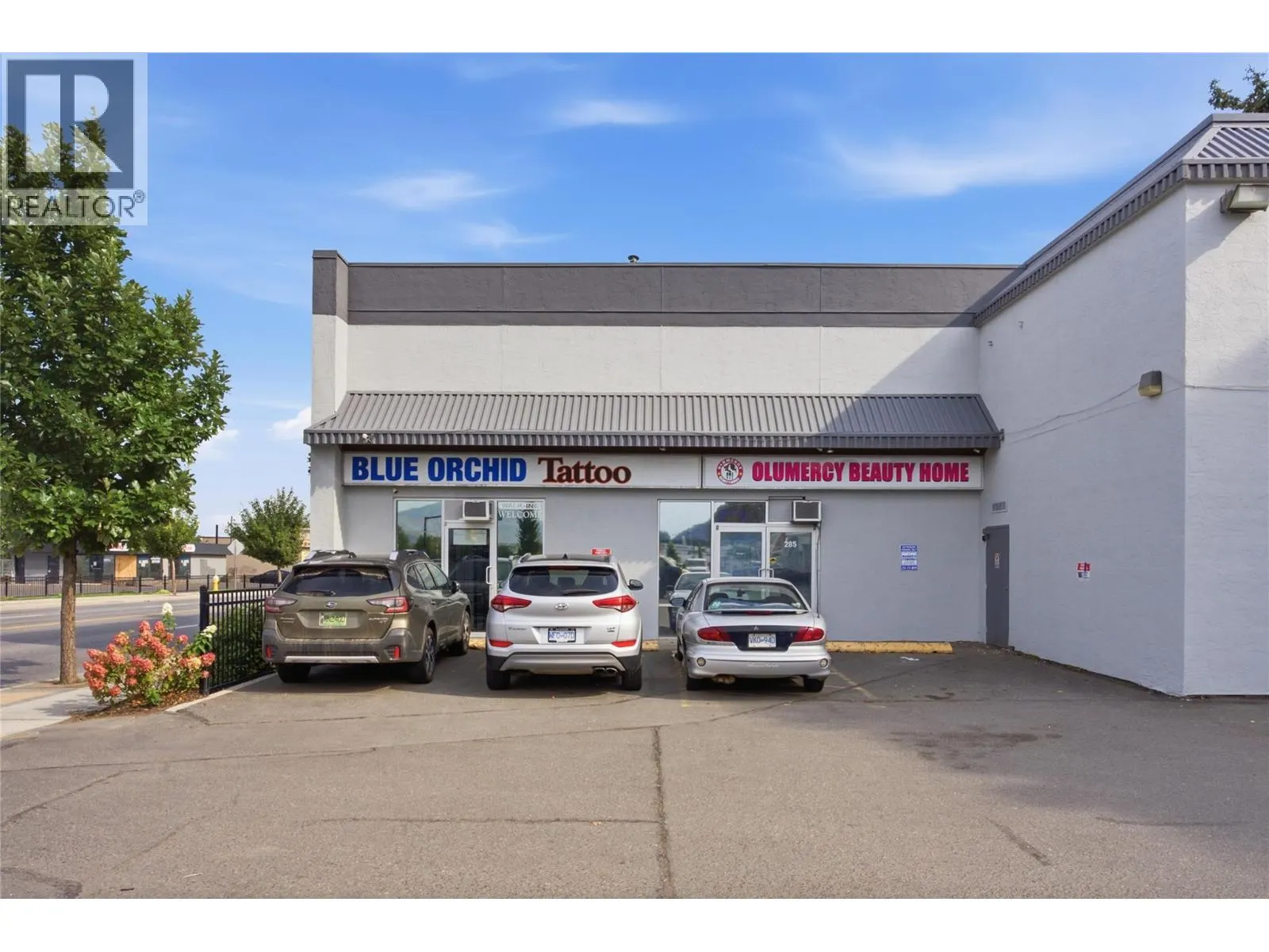 281 VICTORIA Street W