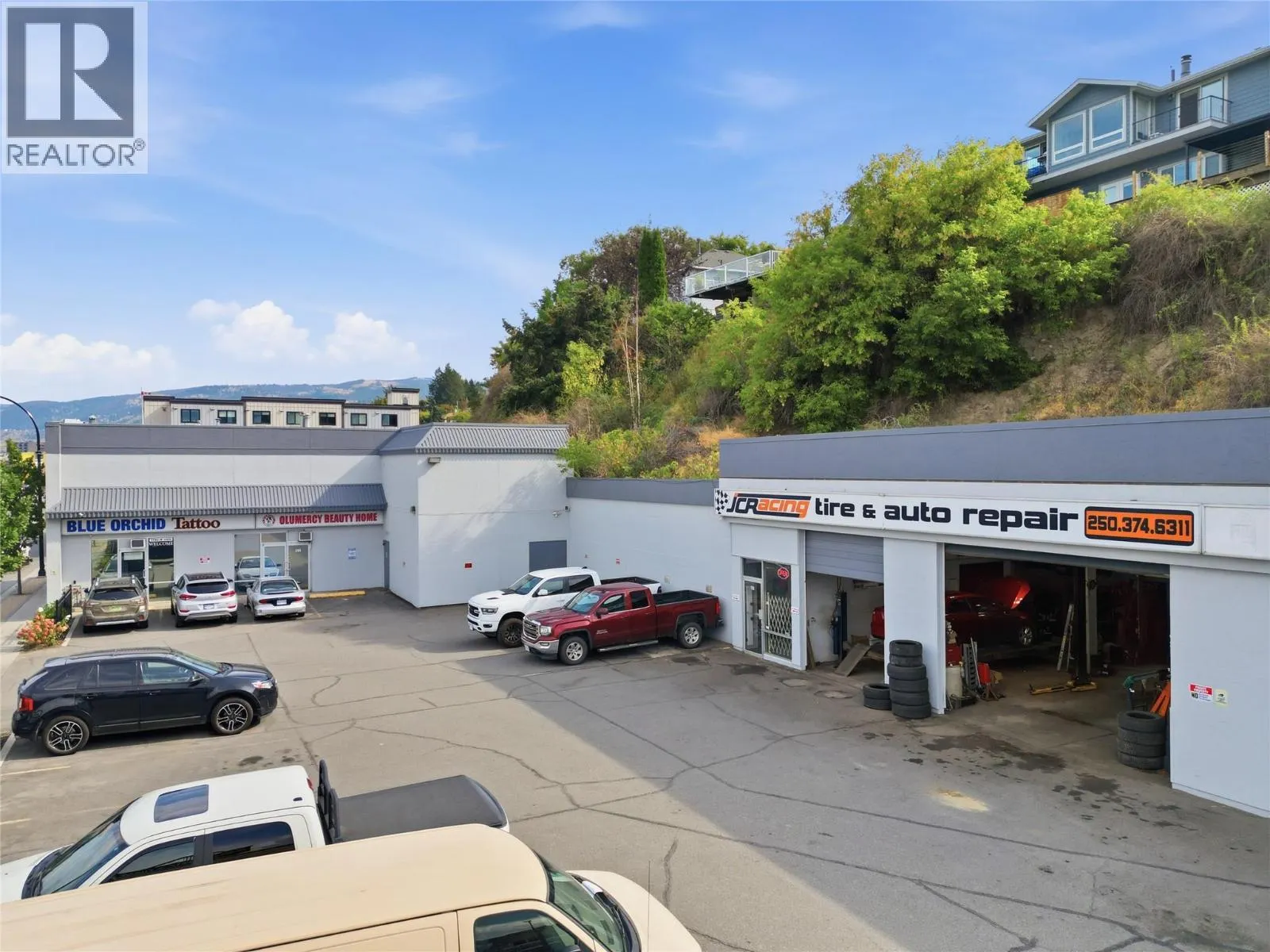 281 VICTORIA Street W