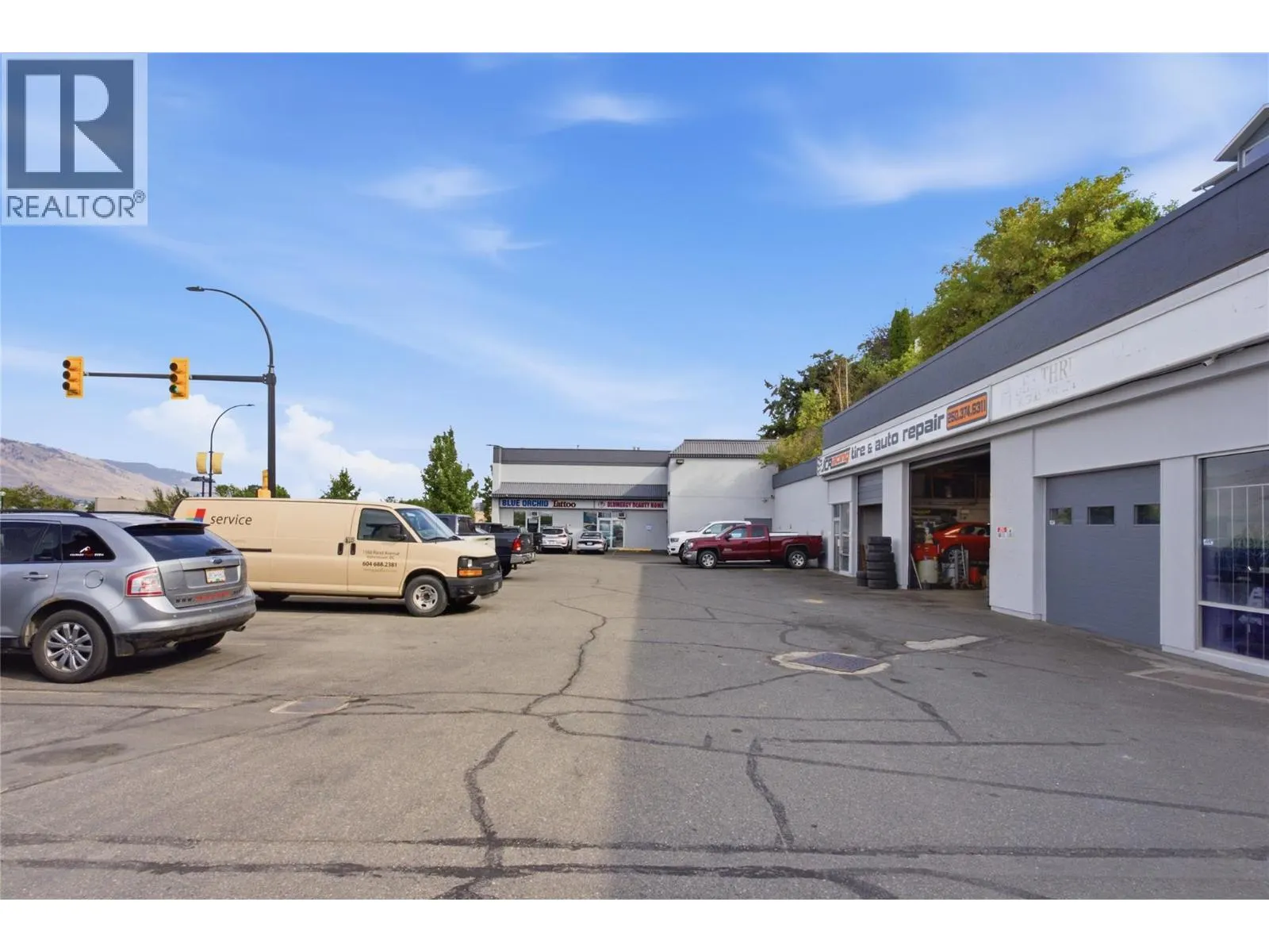281 VICTORIA Street W