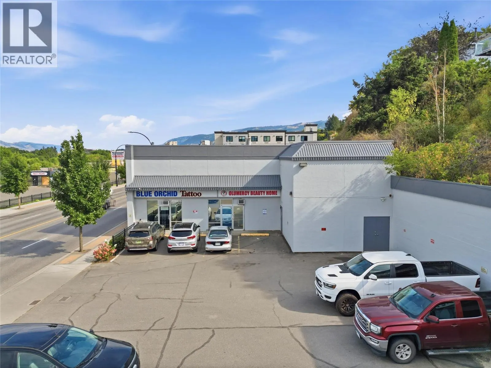 281 VICTORIA Street W