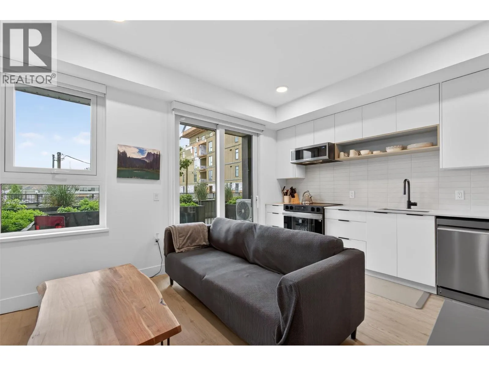 620 Coronation Avenue Unit# 211