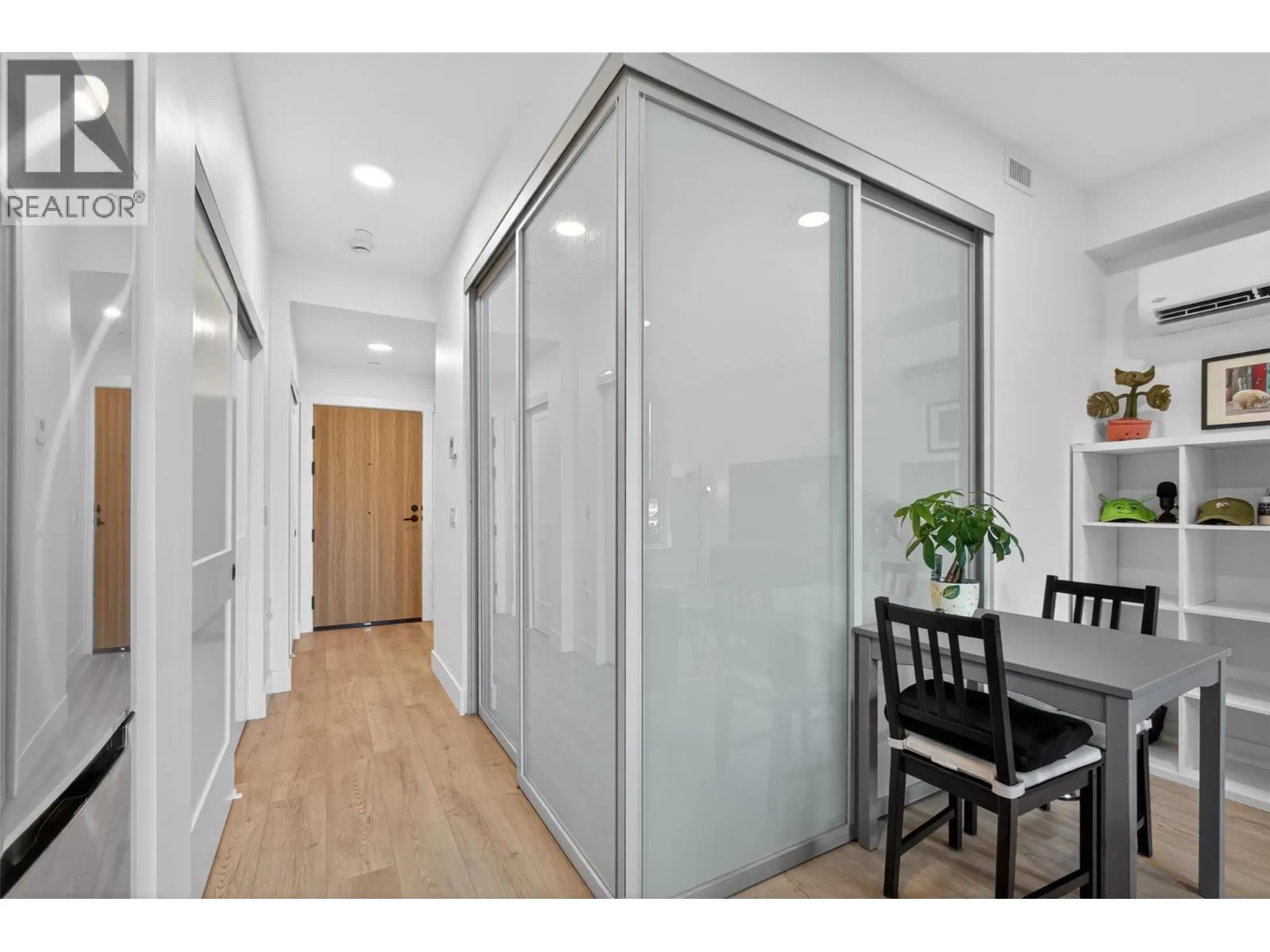 620 Coronation Avenue Unit# 211
