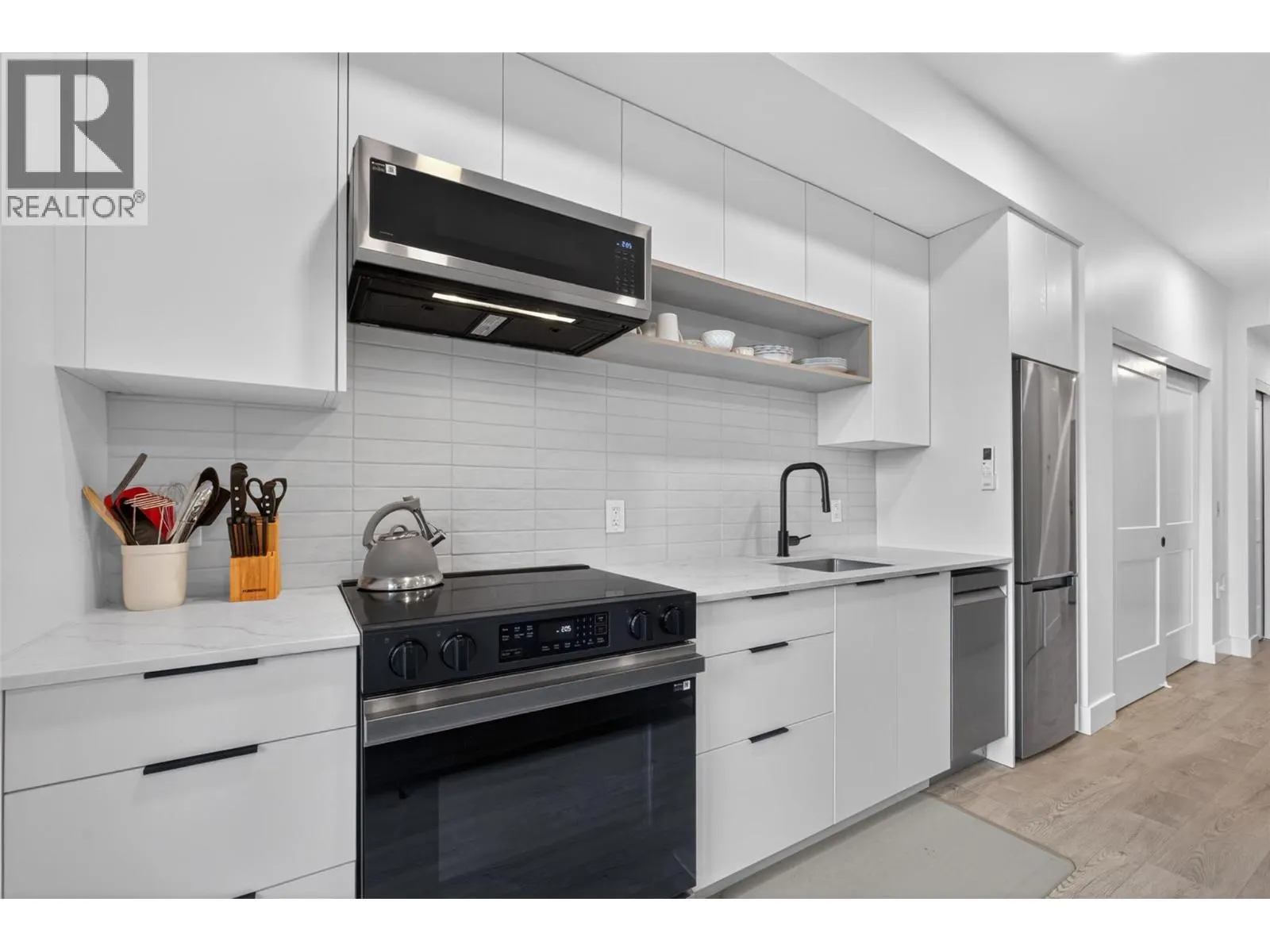 620 Coronation Avenue Unit# 211