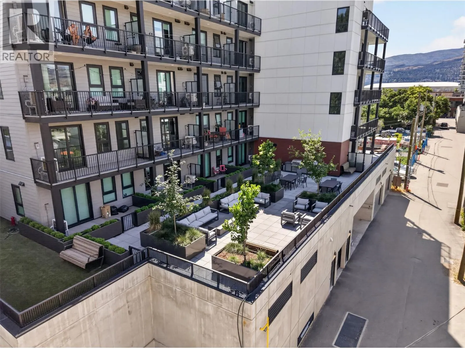 620 Coronation Avenue Unit# 211