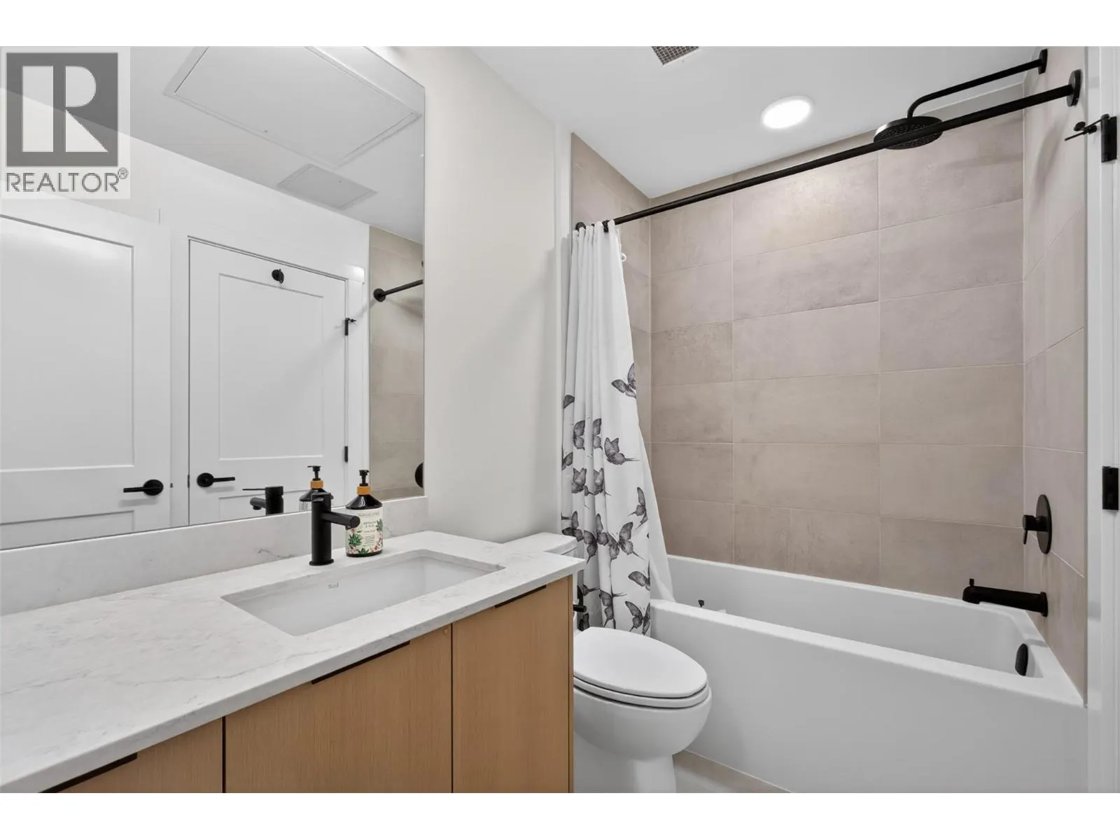 620 Coronation Avenue Unit# 211