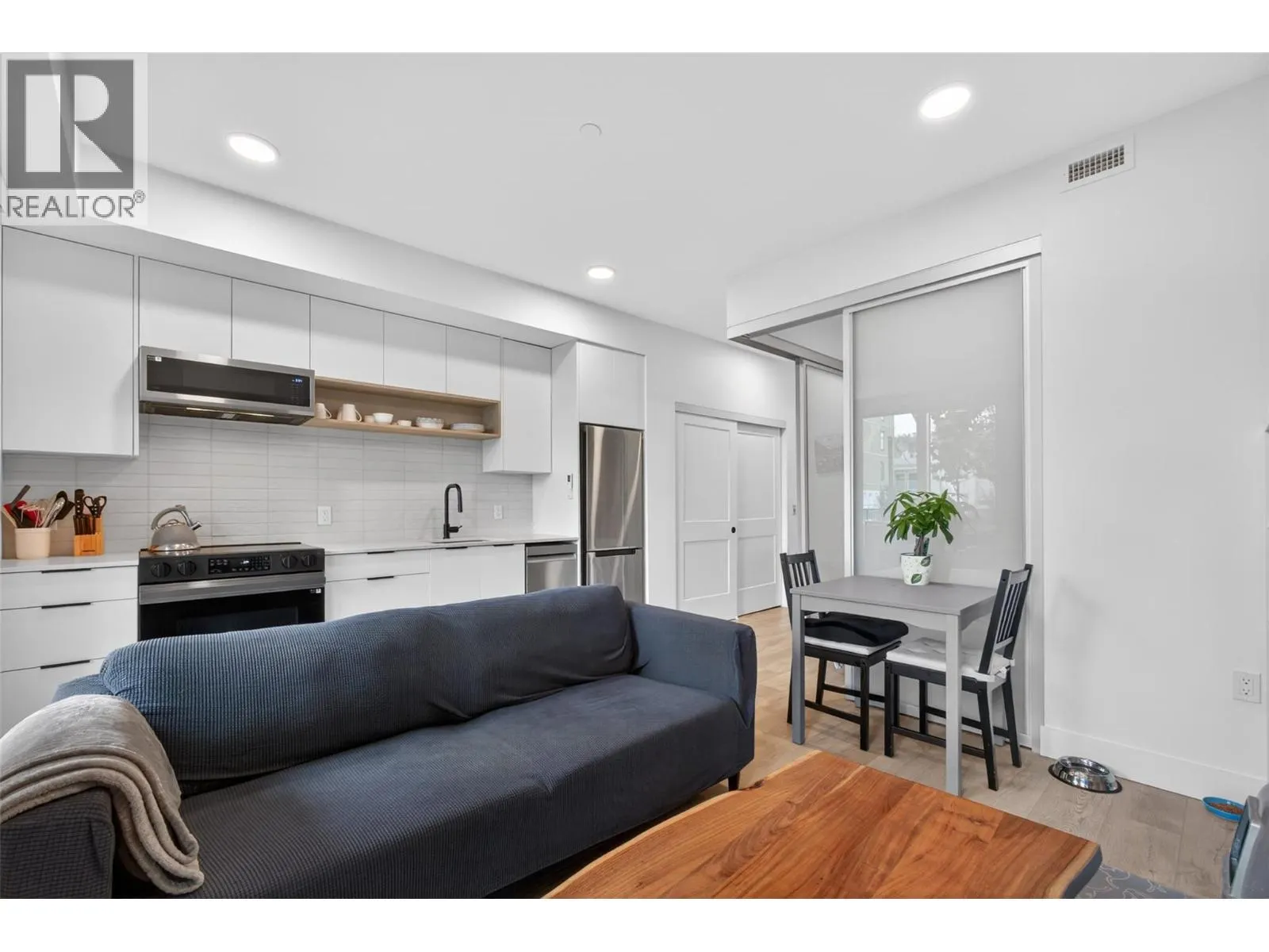 620 Coronation Avenue Unit# 211