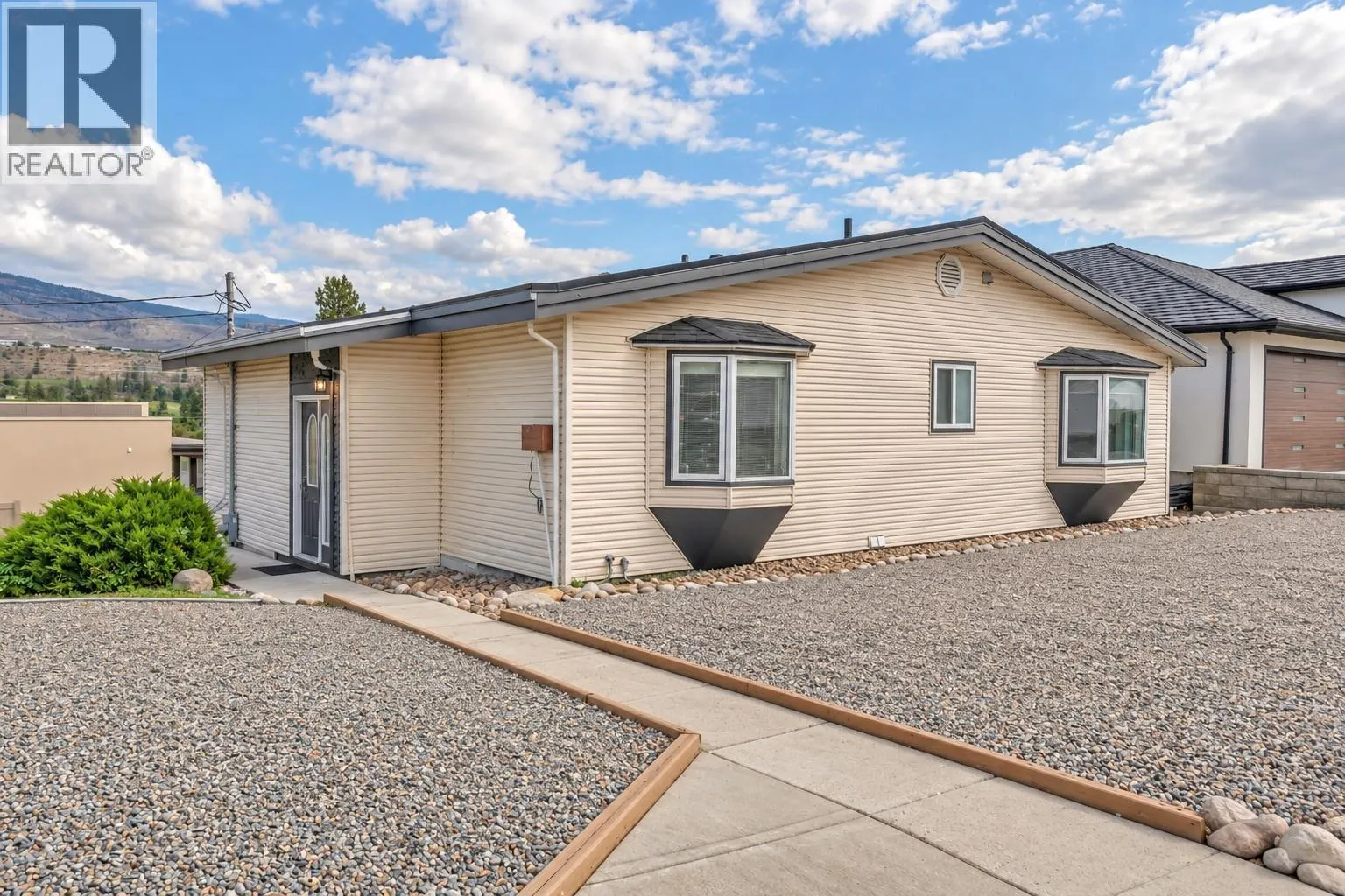 6764 Lakeside Drive