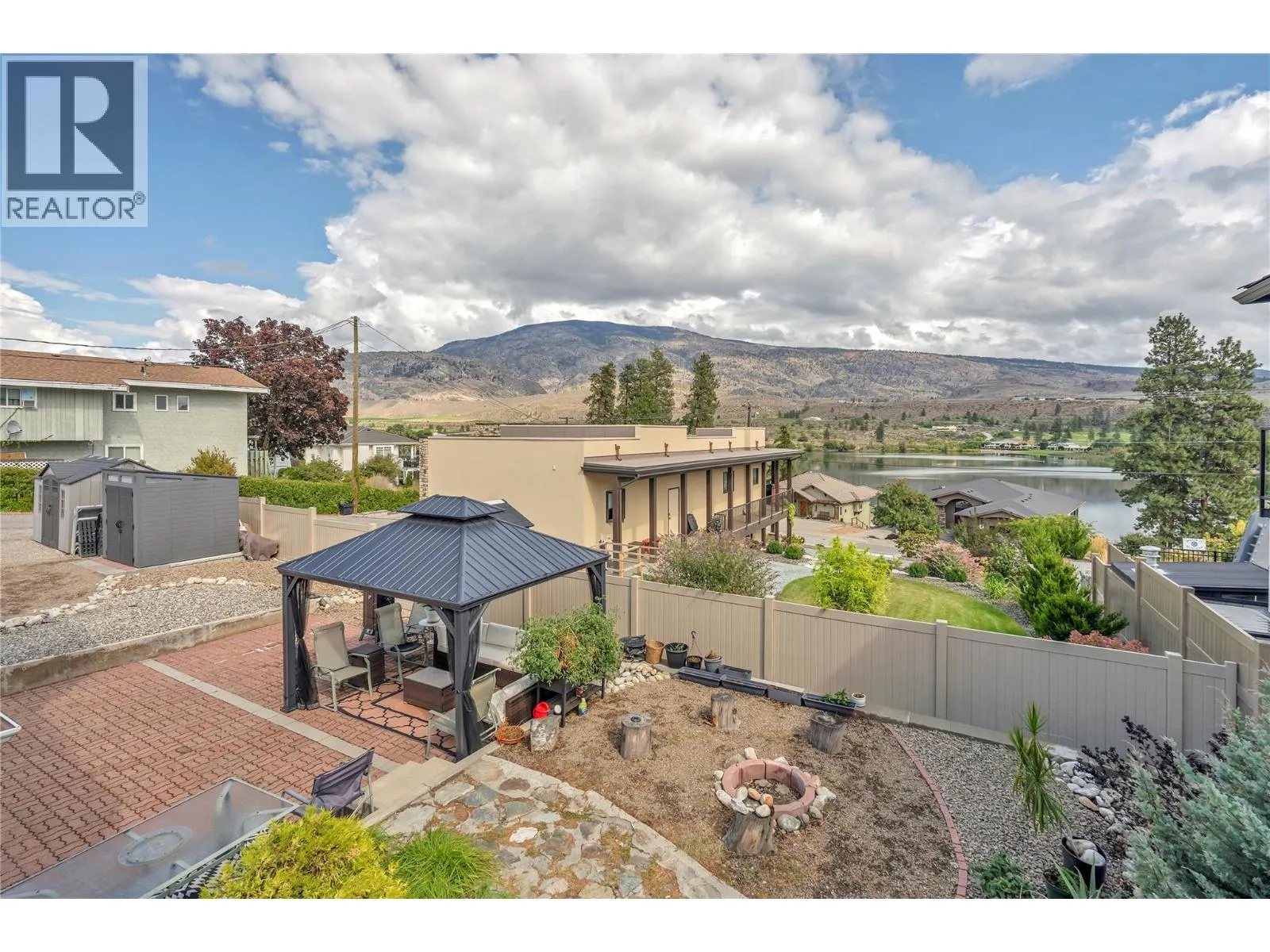 6764 Lakeside Drive
