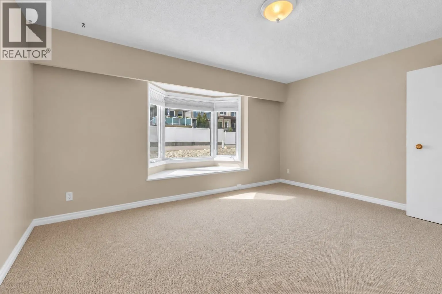 6764 Lakeside Drive