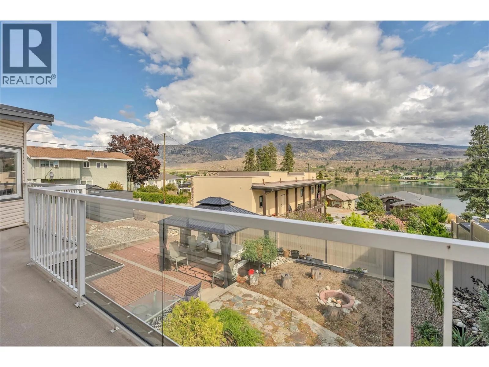 6764 Lakeside Drive