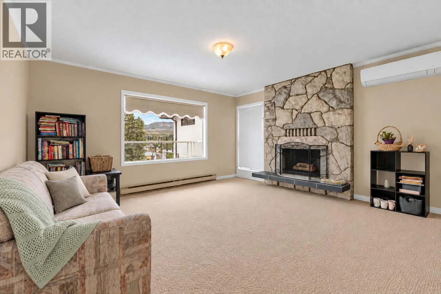6764 Lakeside Drive