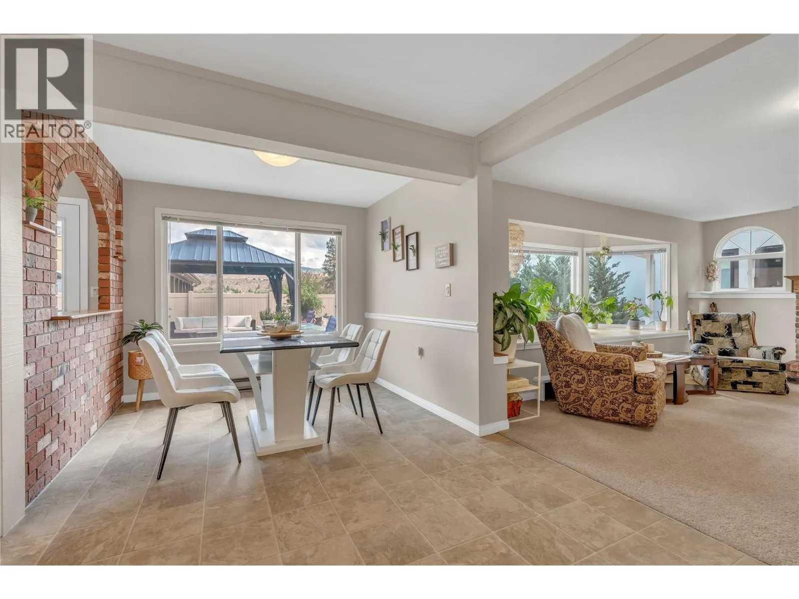 6764 Lakeside Drive