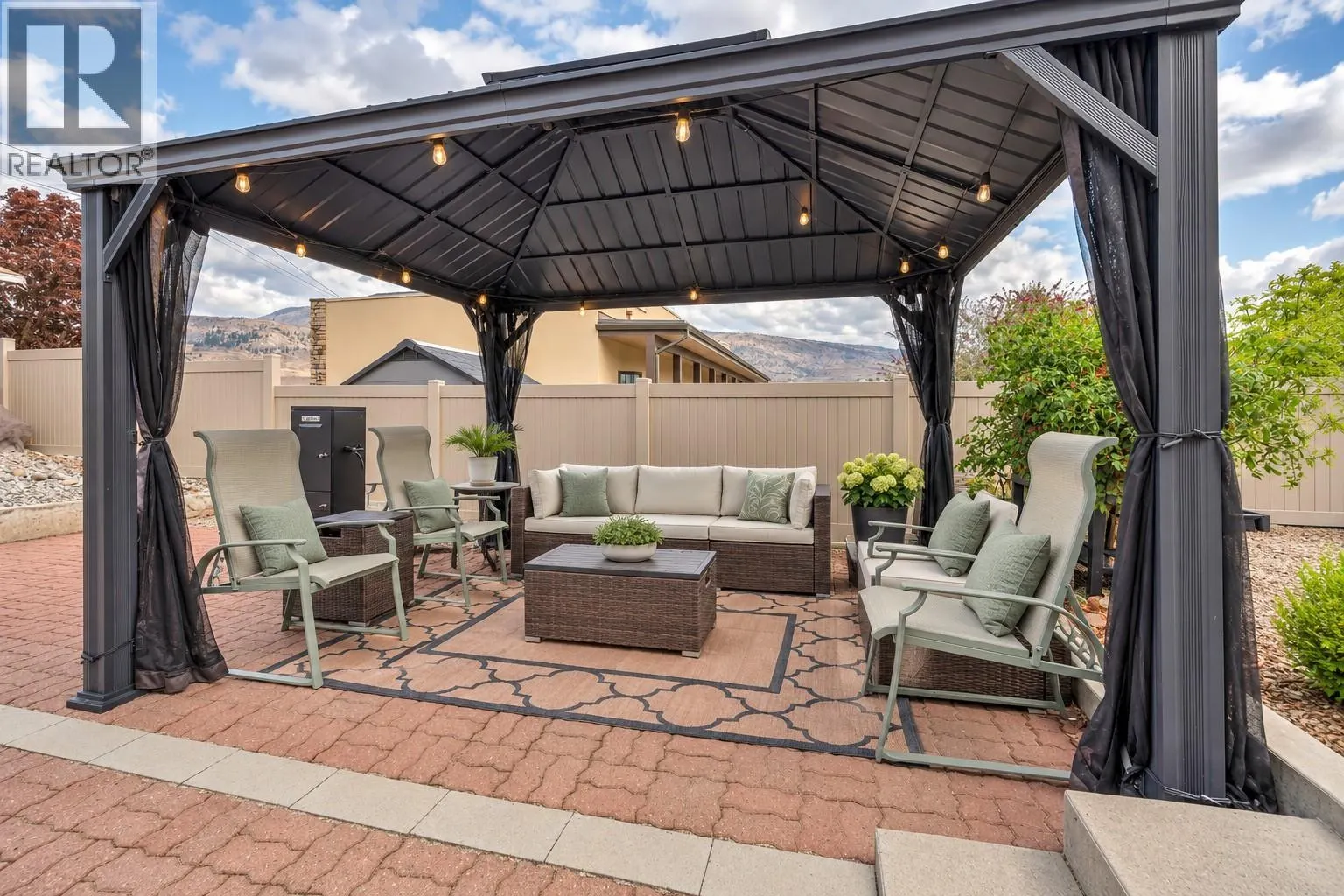 6764 Lakeside Drive