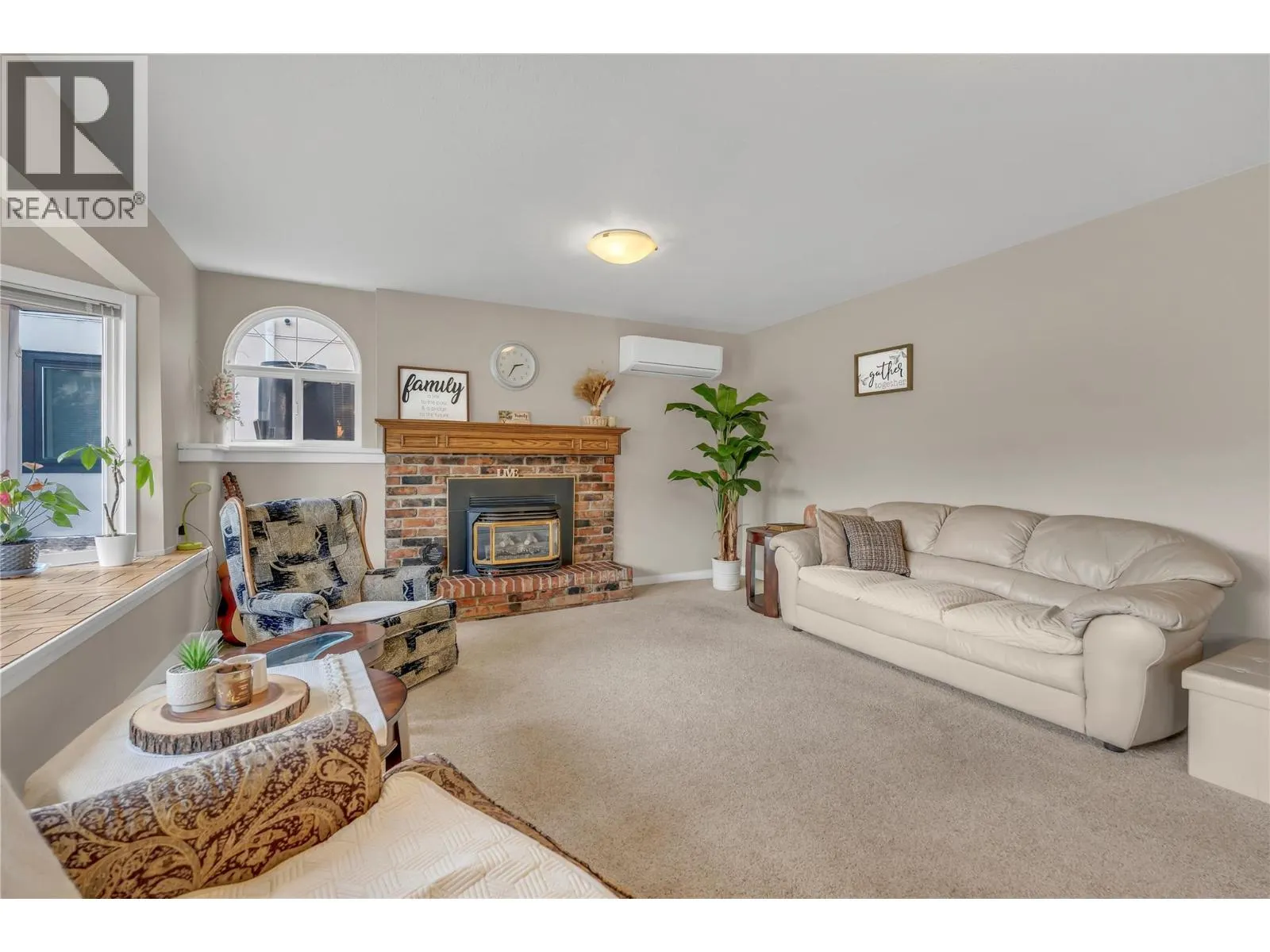 6764 Lakeside Drive