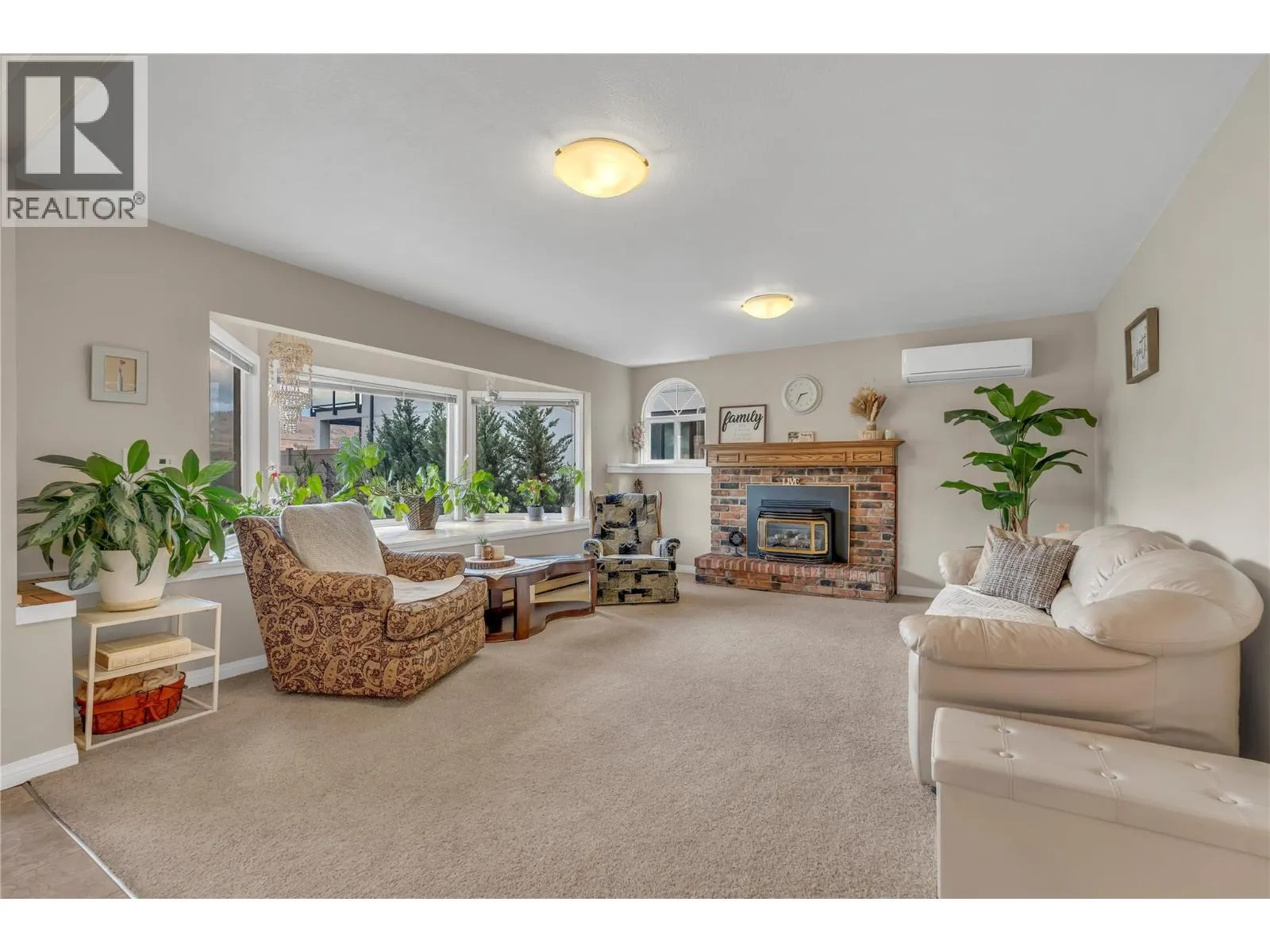 6764 Lakeside Drive